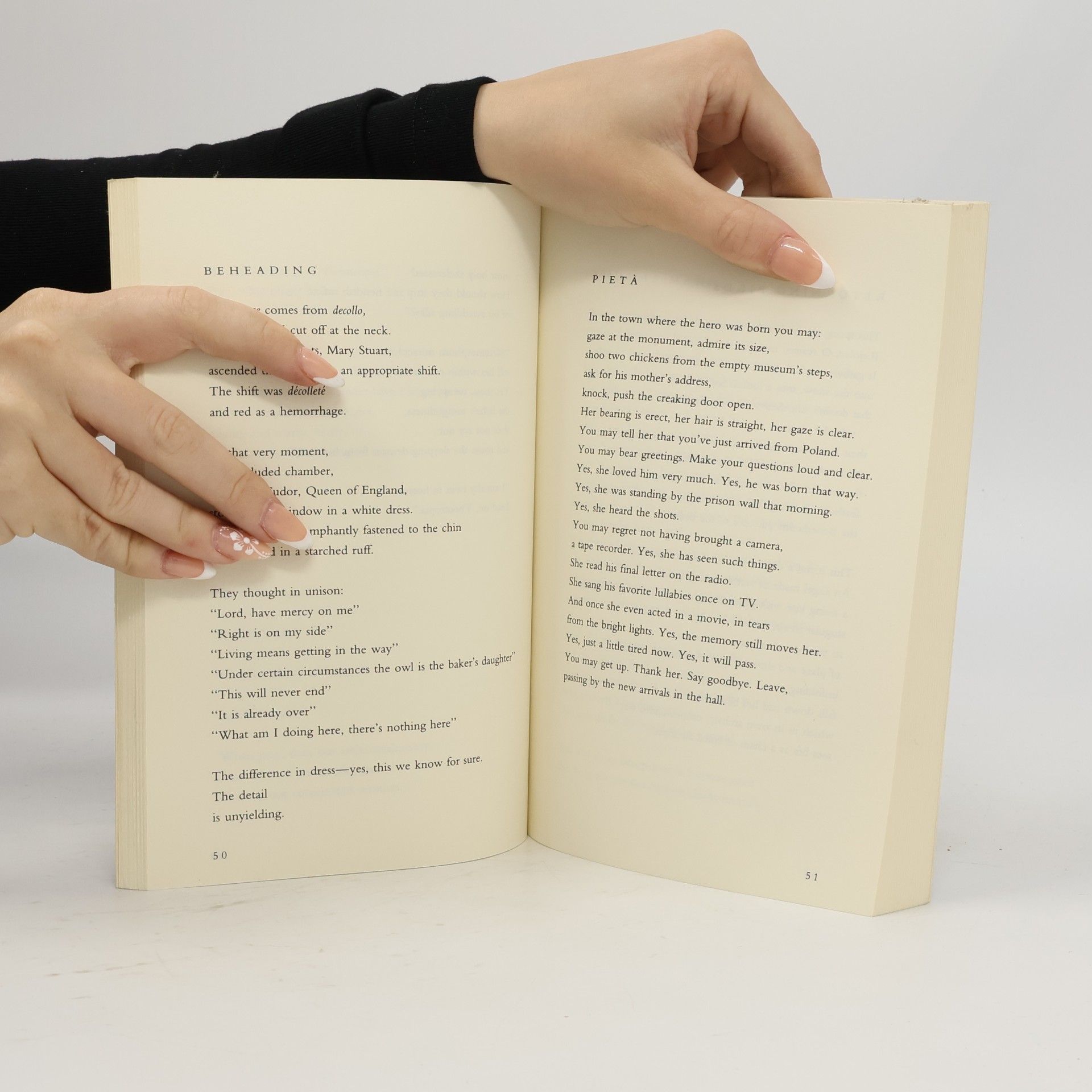 Wisława Szymborská View with a Grain of Sand: Selected Poems