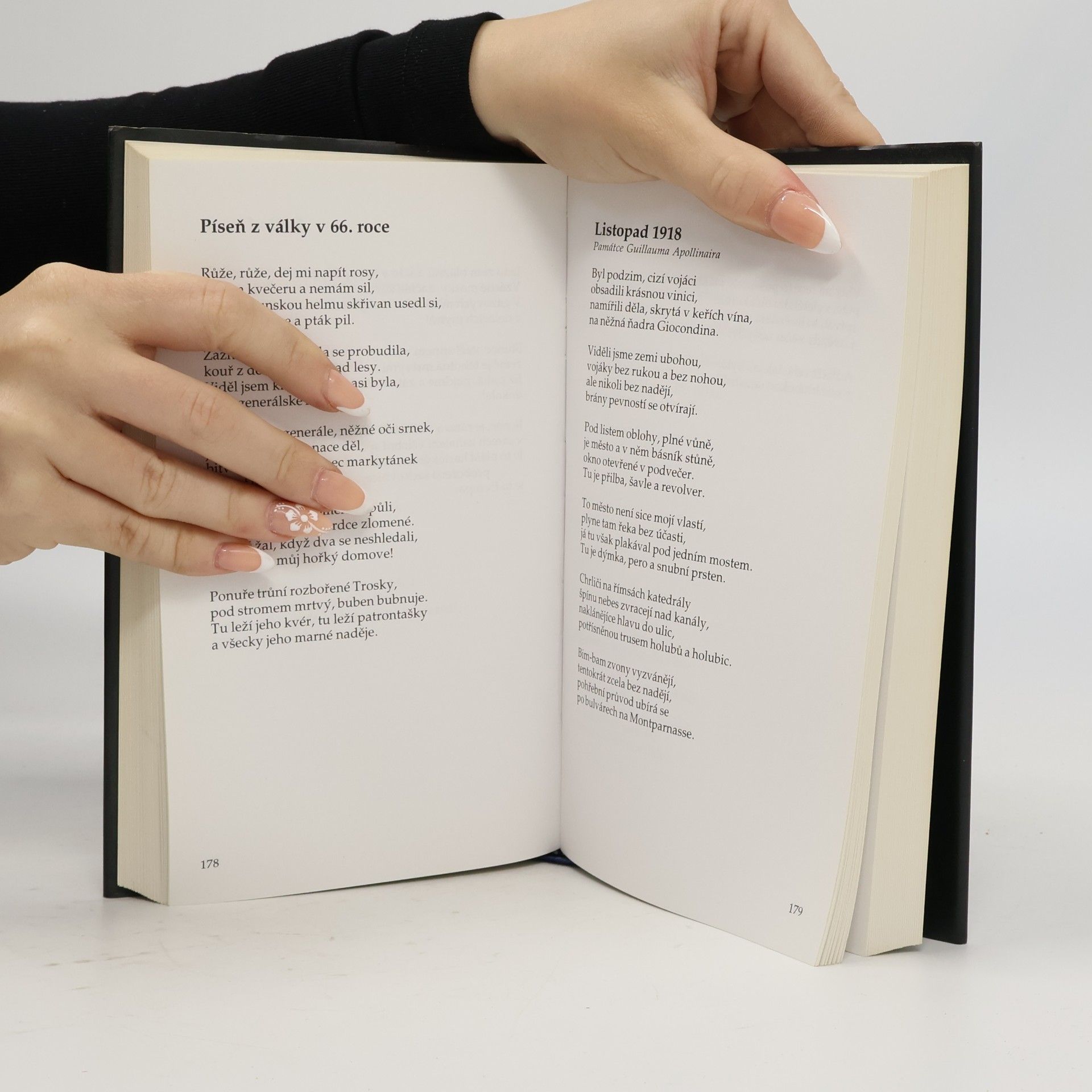 Jaroslav Seifert Ruce Venušiny : (výbor z poezie)