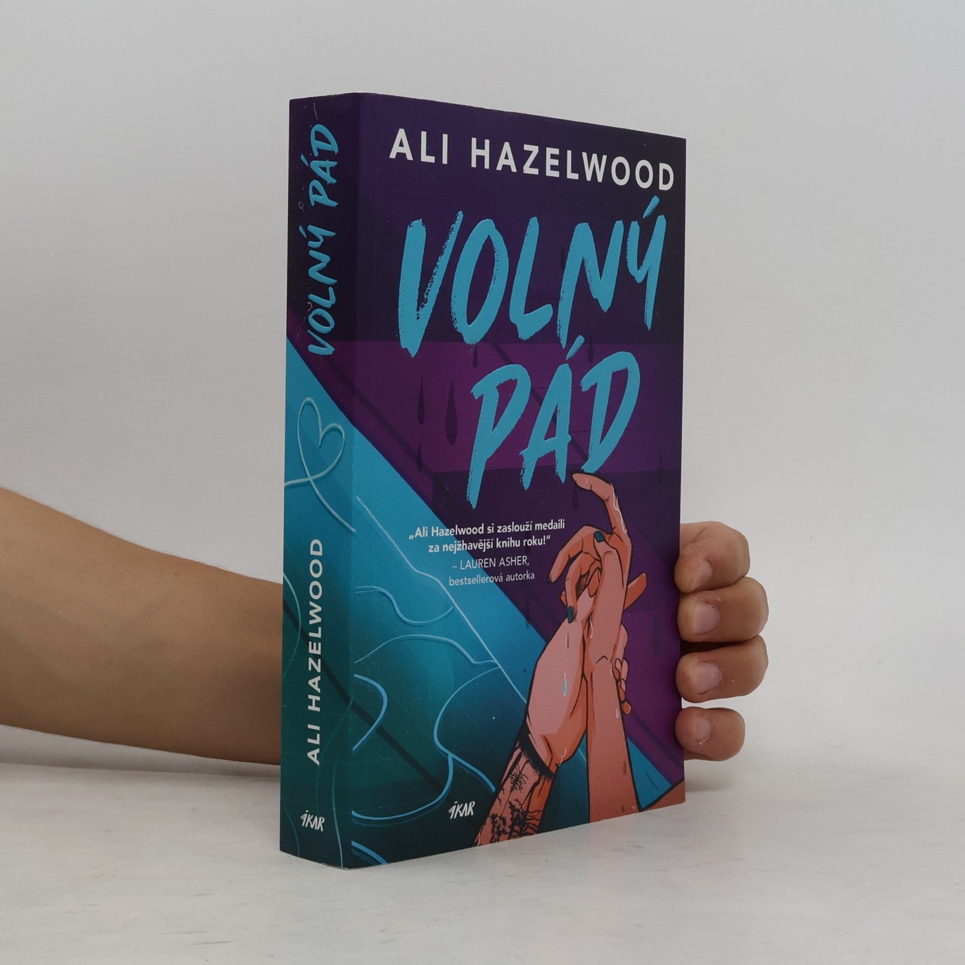 Ali Hazelwood Volný pád