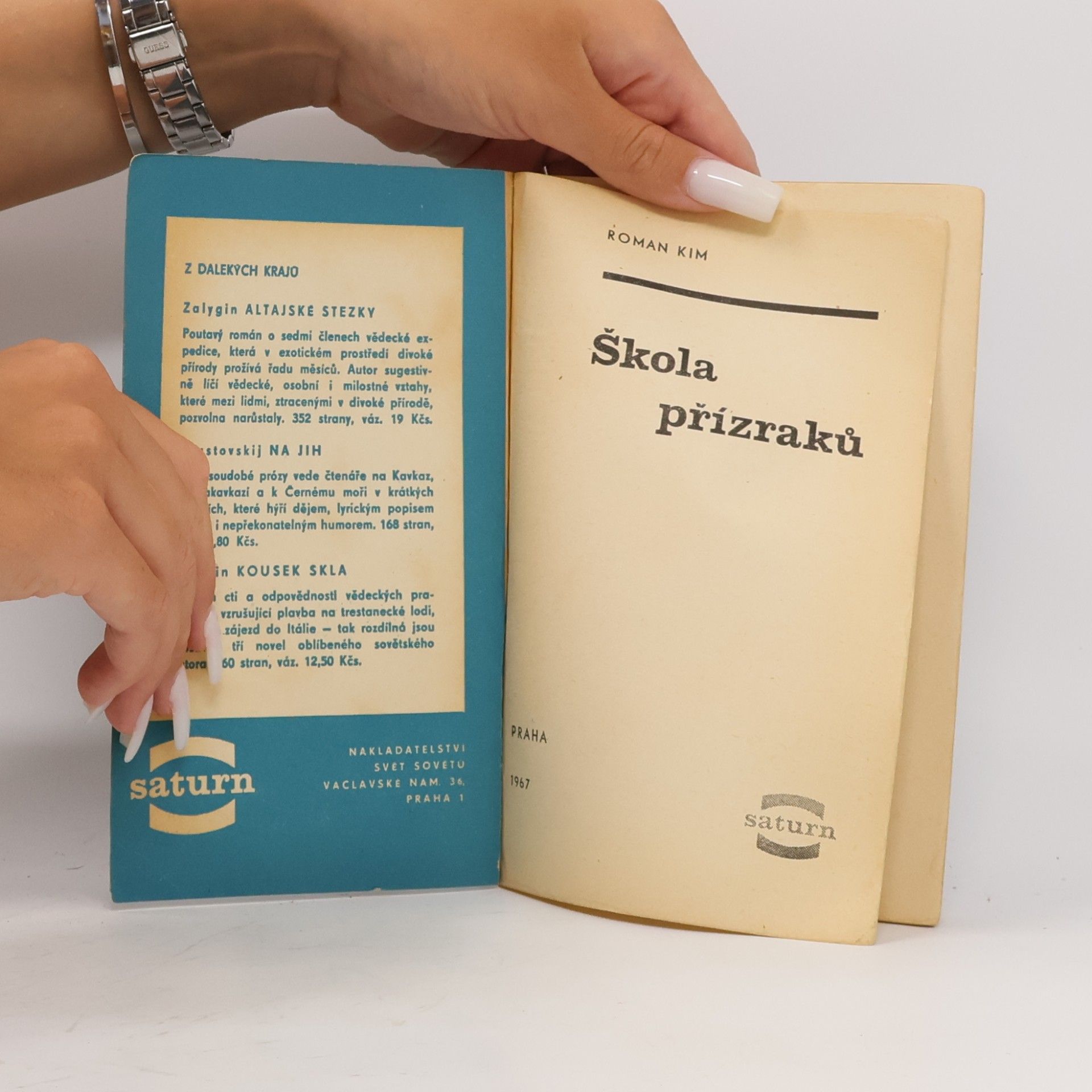 Roman Kim Škola přízraků