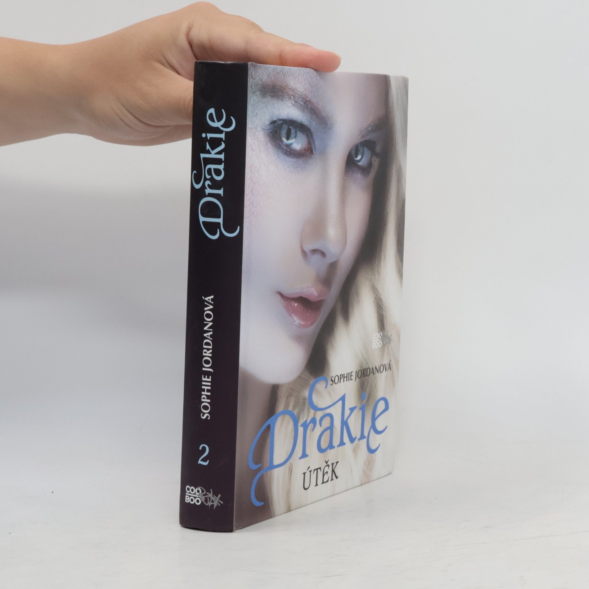Sophie Jordan Drakie. Útěk
