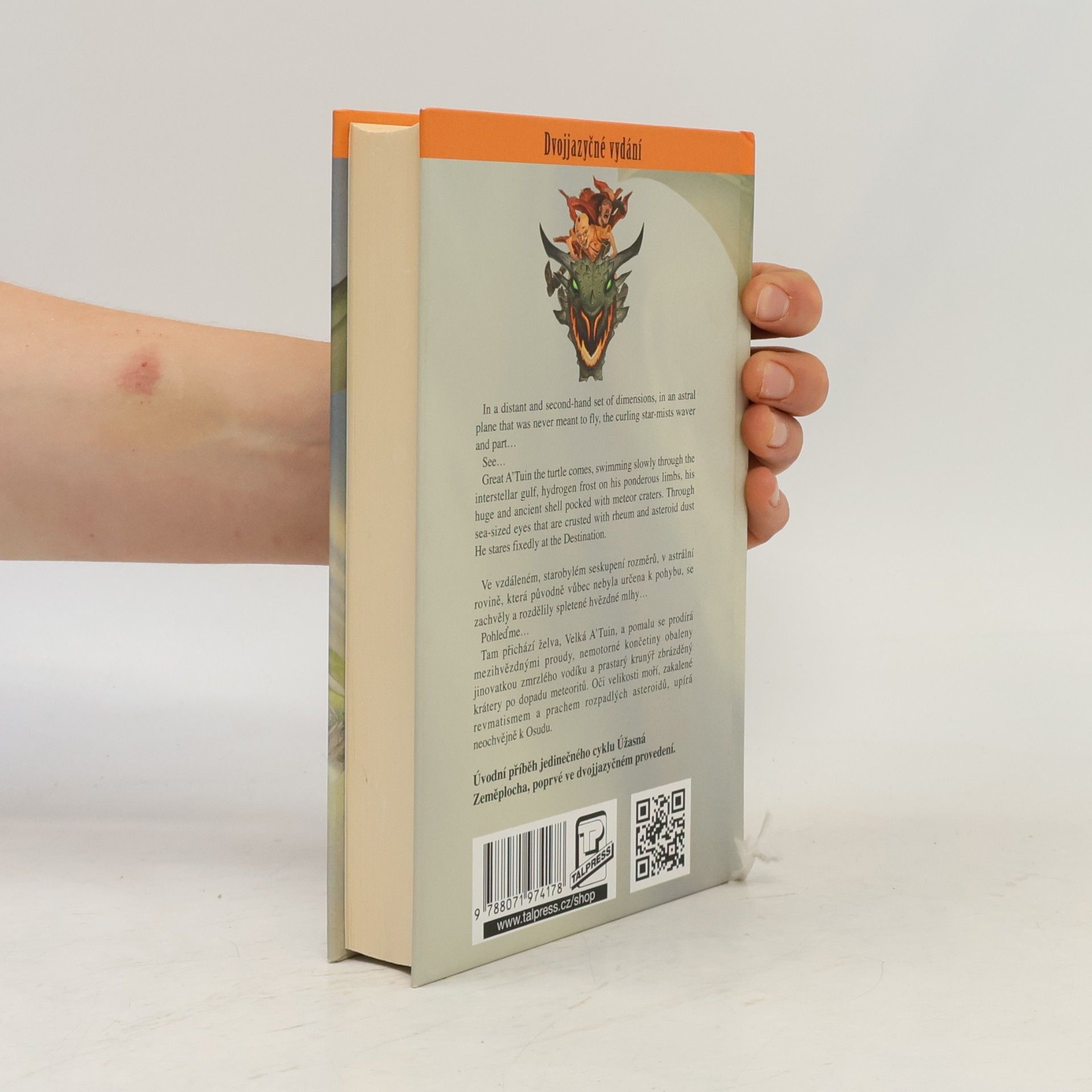 Terry Pratchett Barva kouzel, The colour of magic: Dvojjazyčné vydání