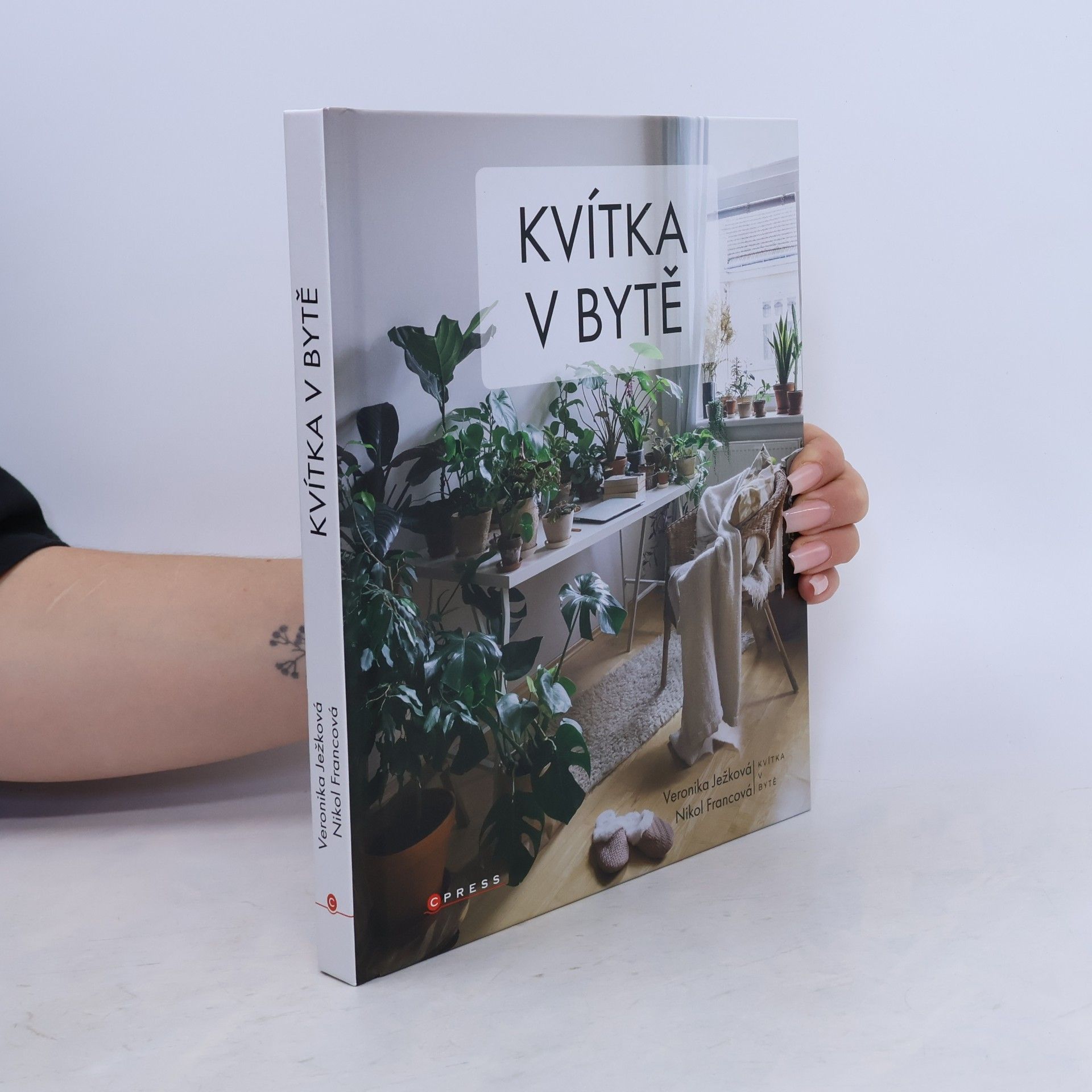 Nikol Francová Kvítka v bytě