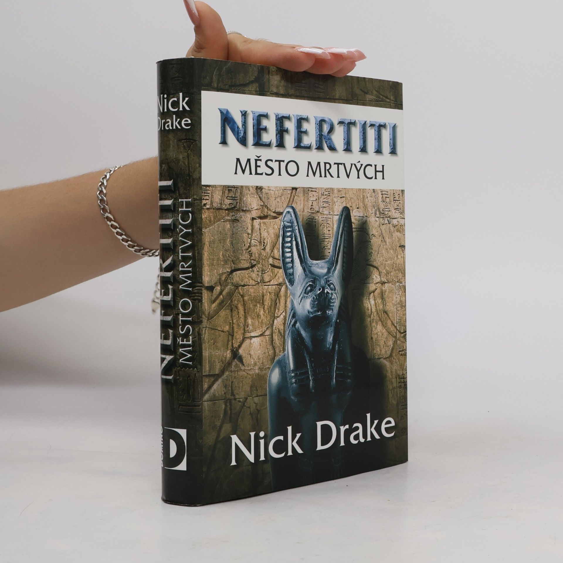 Nefertiti: Město mrtvých