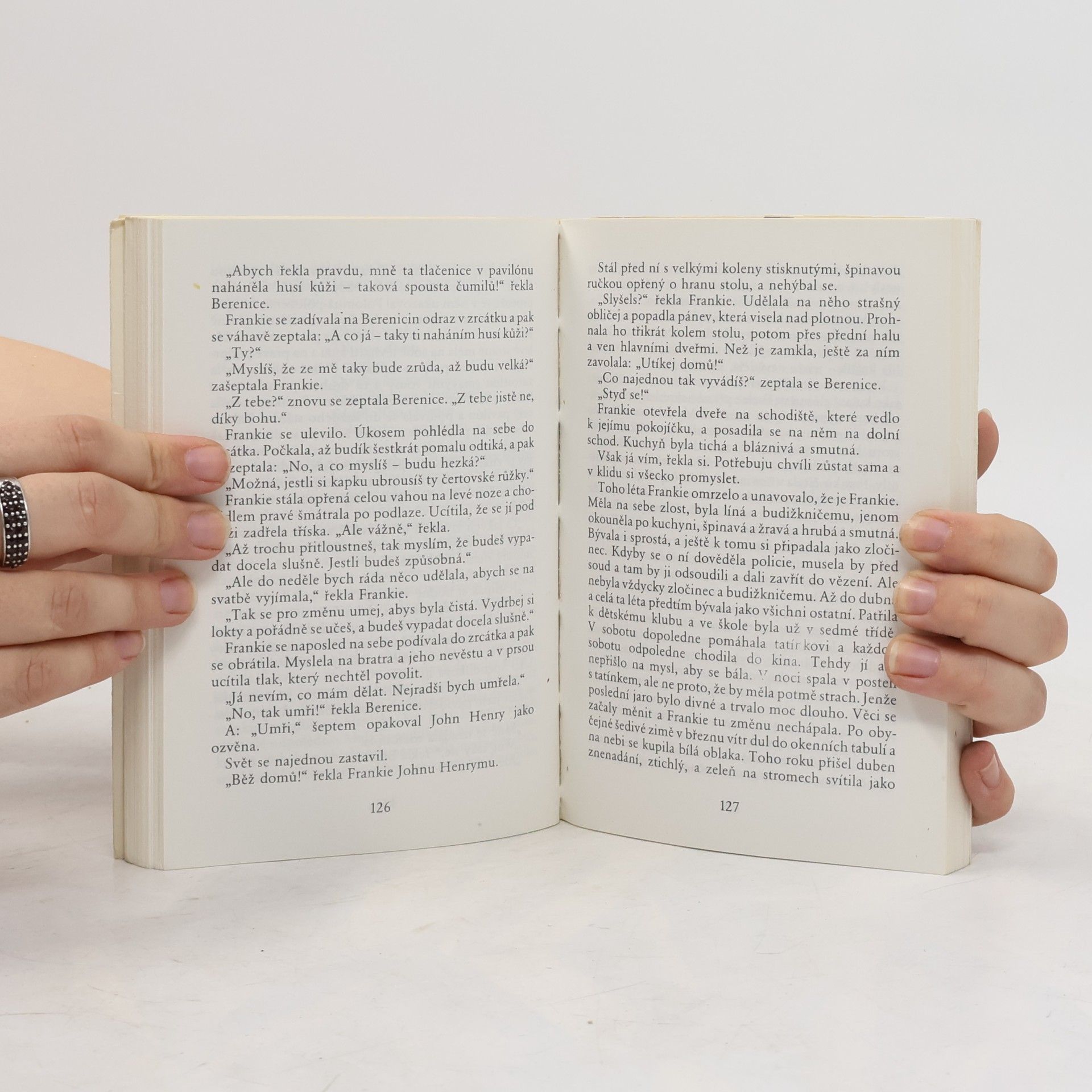 Carson McCullers Balada o smutné kavárně. Svatebčanka