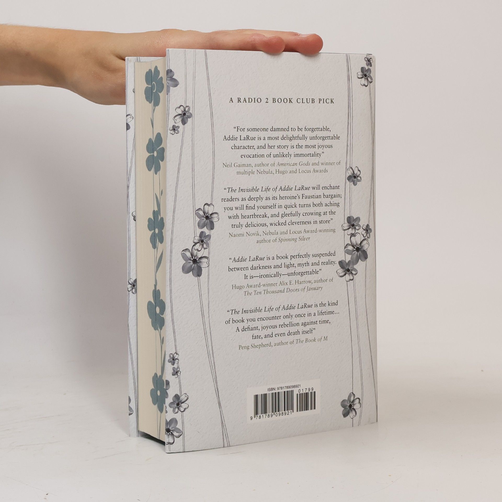 Victoria Schwabová The Invisible Life of Addie Larue. Illustrated Anniversary Edition