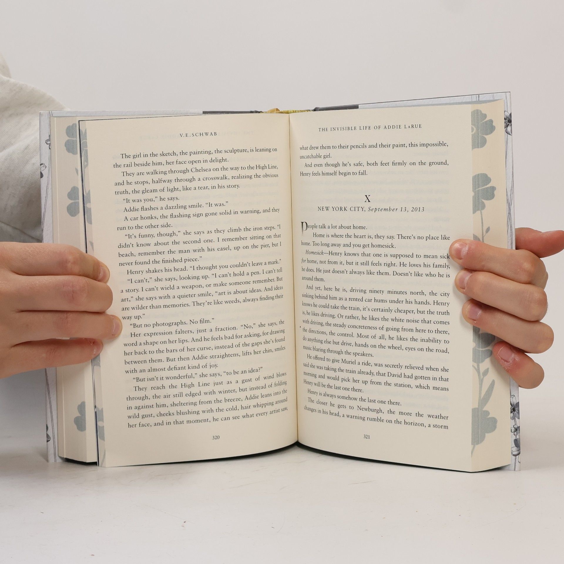 Victoria Schwabová The Invisible Life of Addie Larue. Illustrated Anniversary Edition