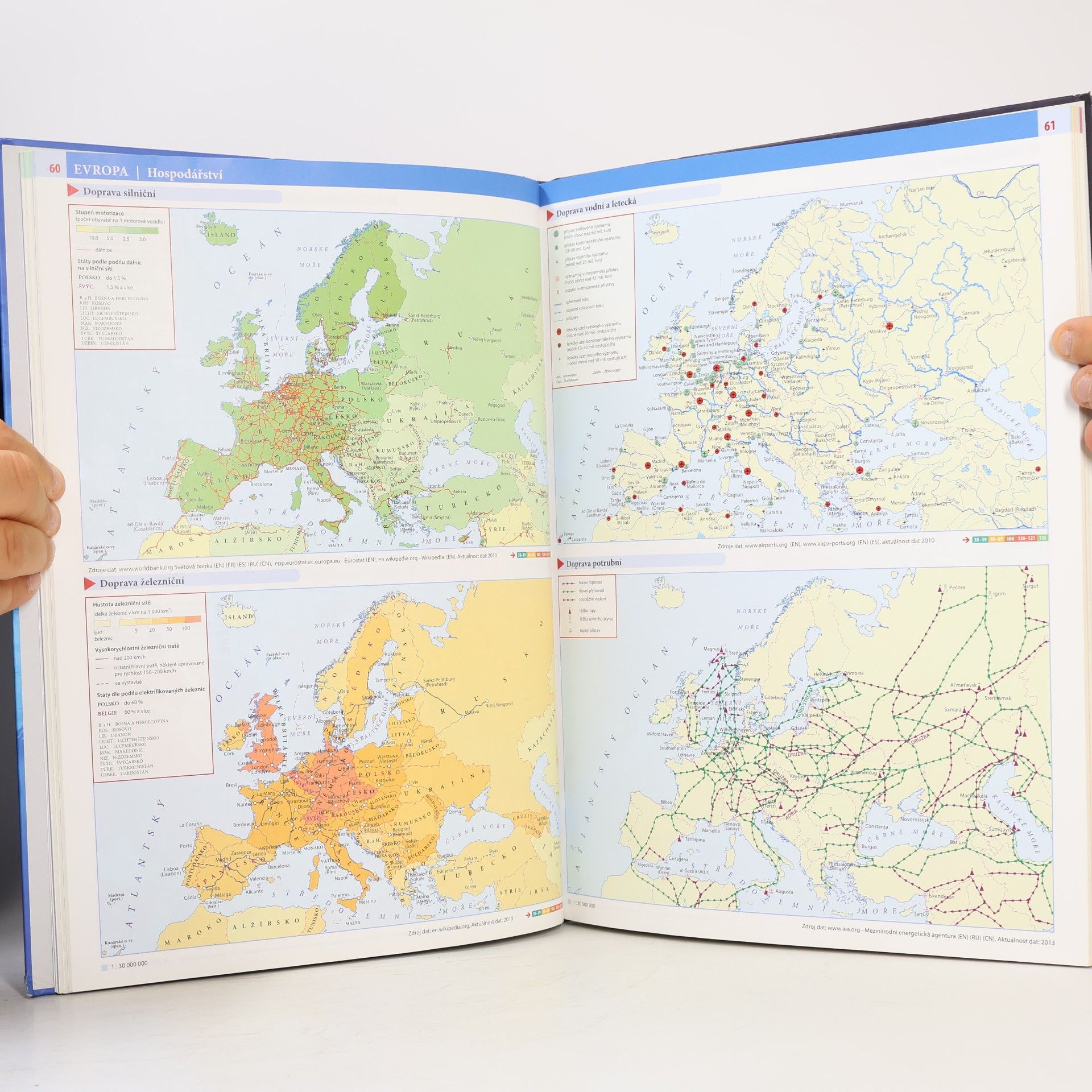 Autores varios Školní atlas světa