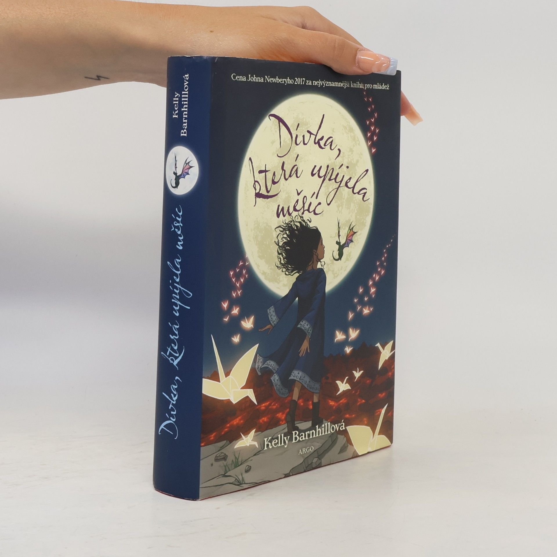 Kelly Barnhill Dívka, která upíjela měsíc