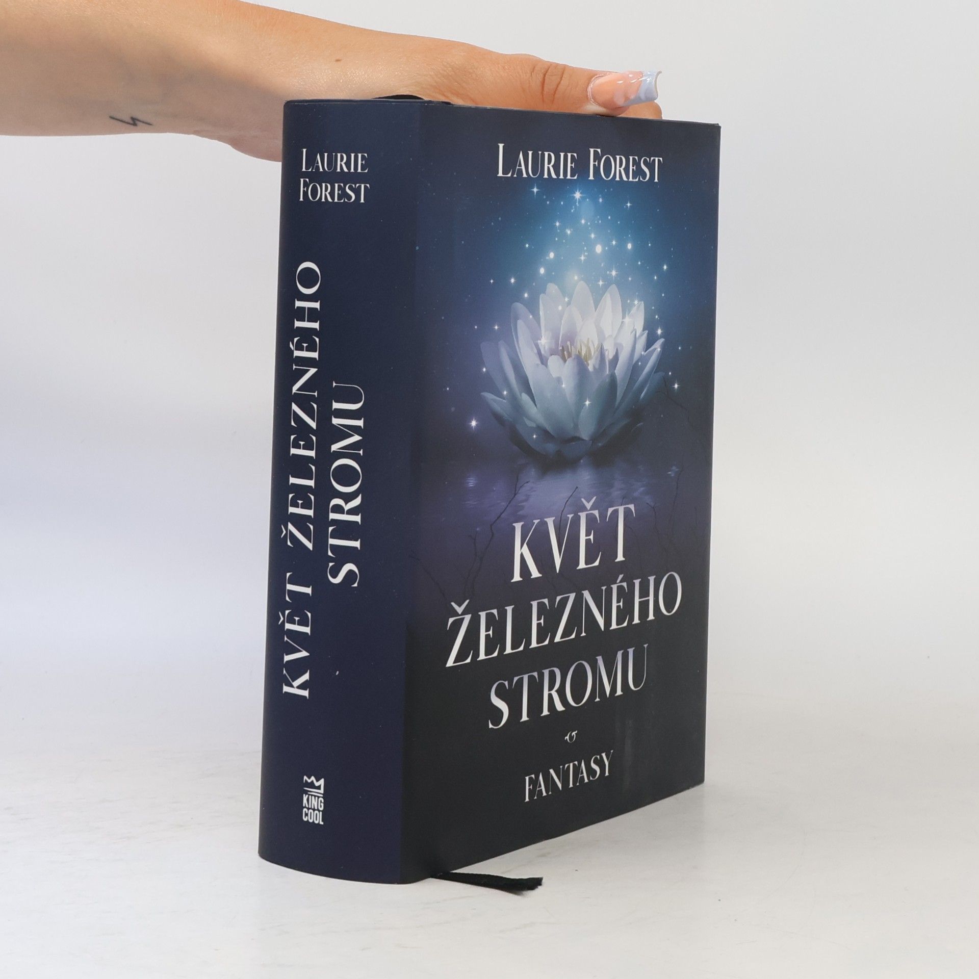 Laurie Forest Květ železného stromu