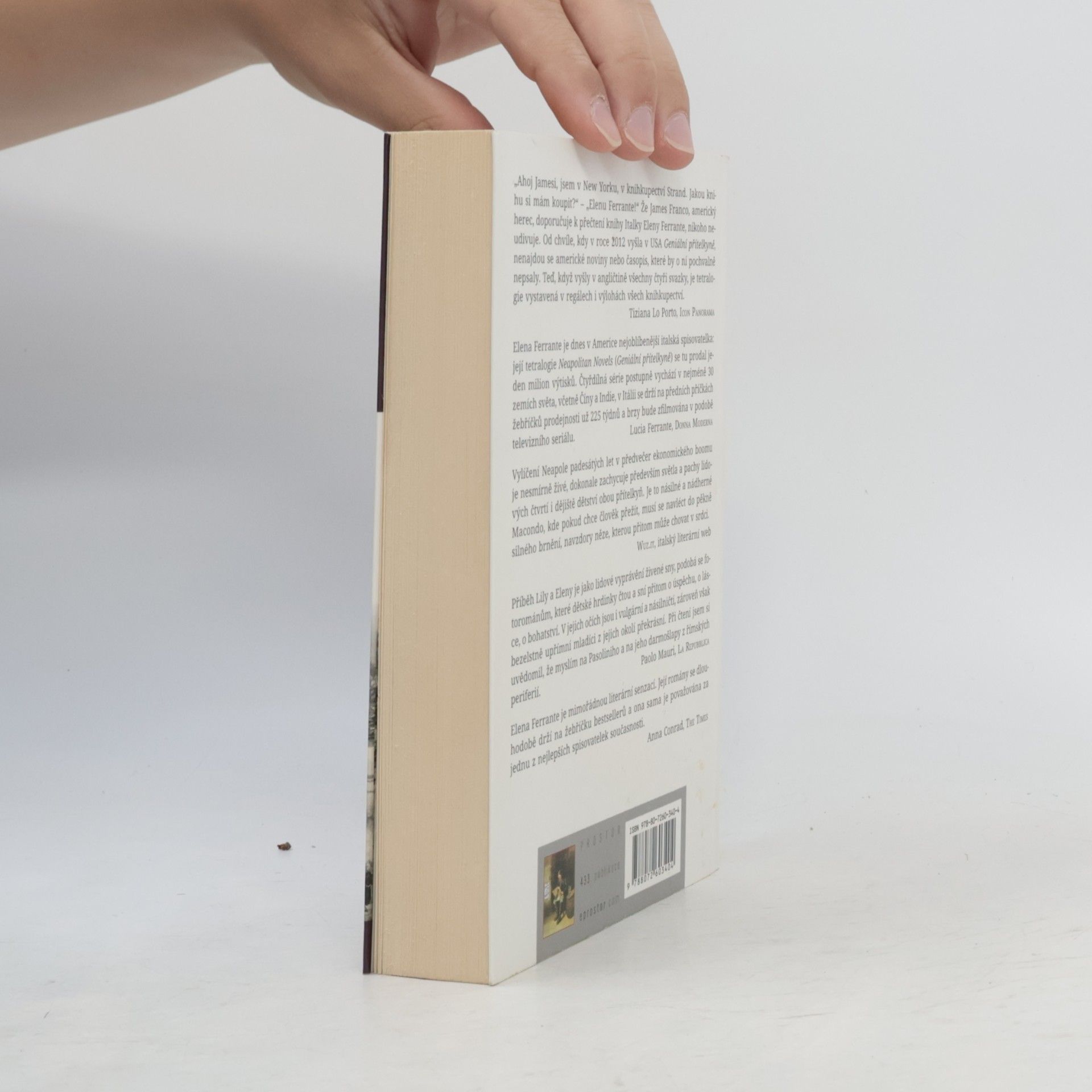 Elena Ferrante Geniální přítelkyně 1. Dětství a dospívání