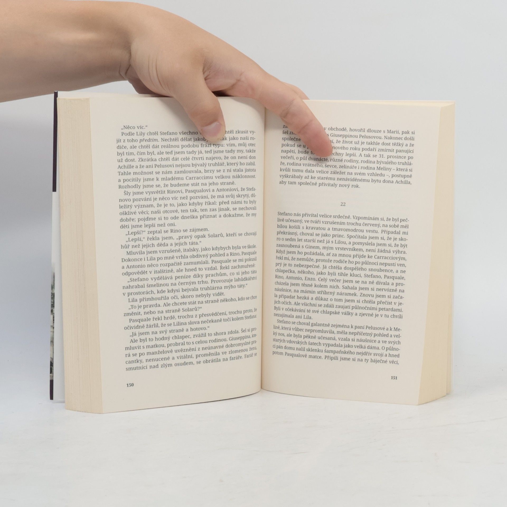 Elena Ferrante Geniální přítelkyně 1. Dětství a dospívání