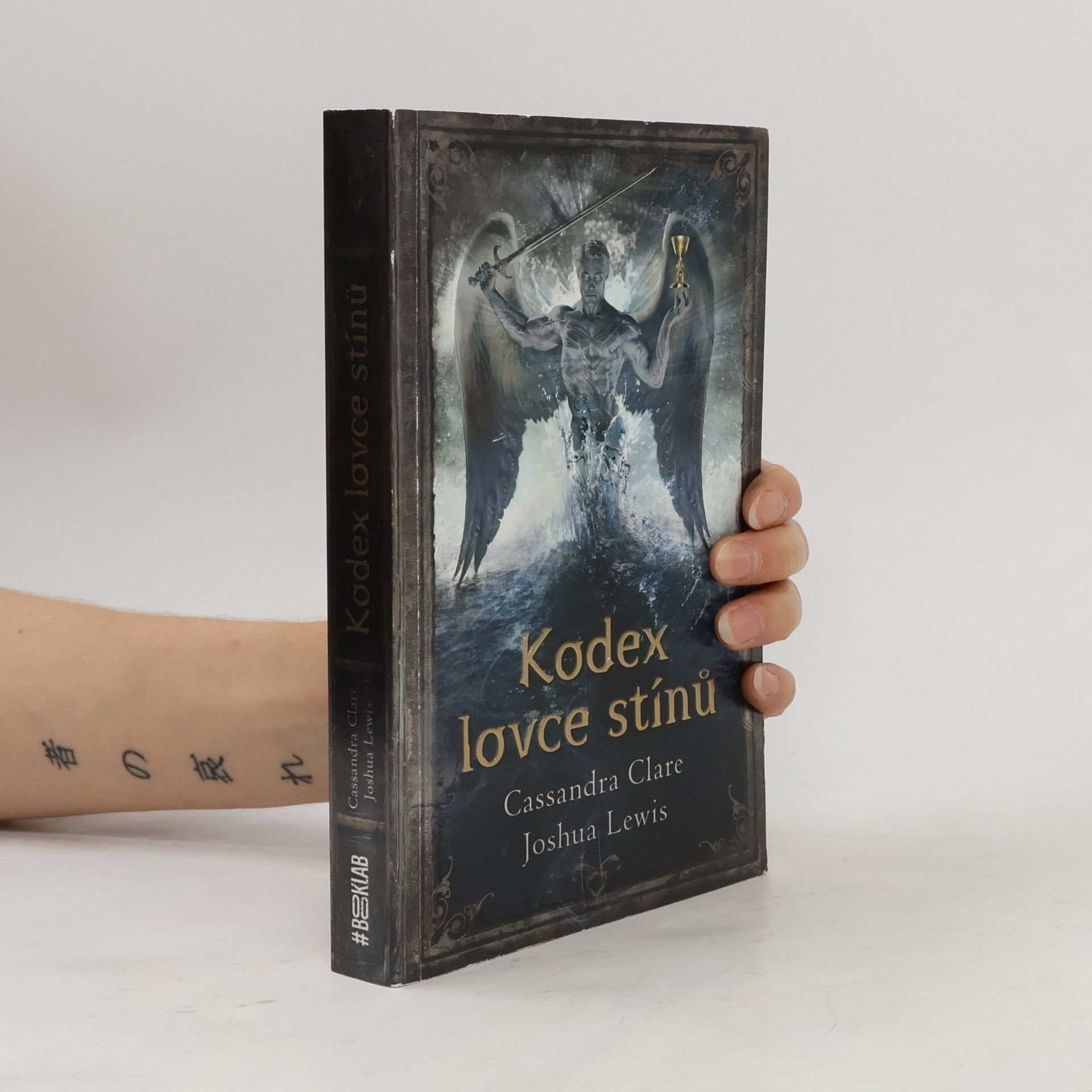 Cassandra Clare Kodex lovce stínů : soupis tradic a zákonů nefilim, vyvolených andělem Razielem
