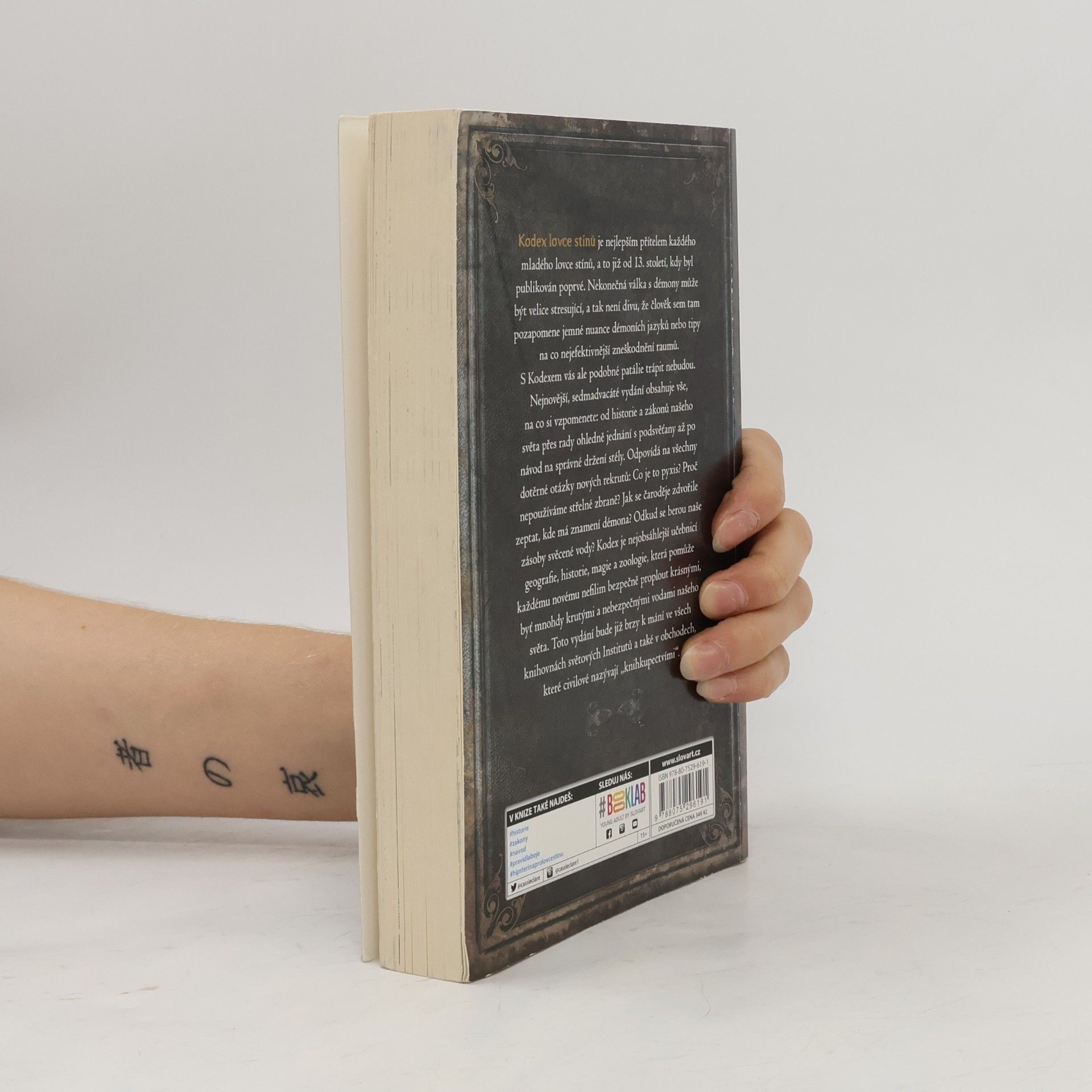 Cassandra Clare Kodex lovce stínů : soupis tradic a zákonů nefilim, vyvolených andělem Razielem
