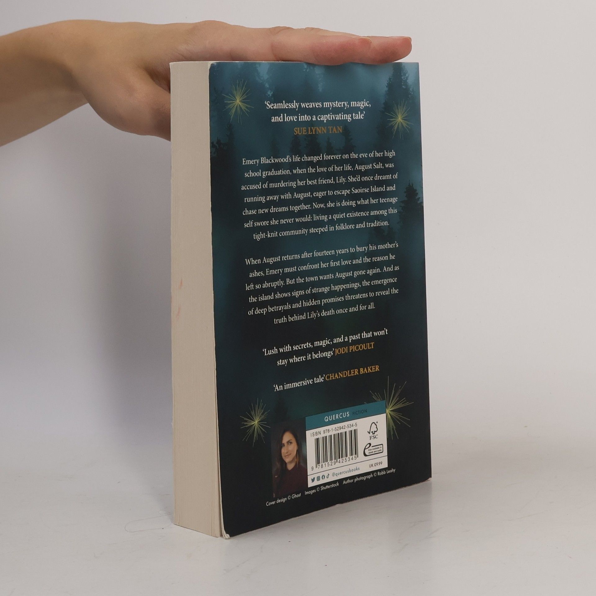 Adrienne Young Spells for Forgetting: the magical and compelling mystery perfect for winter nights