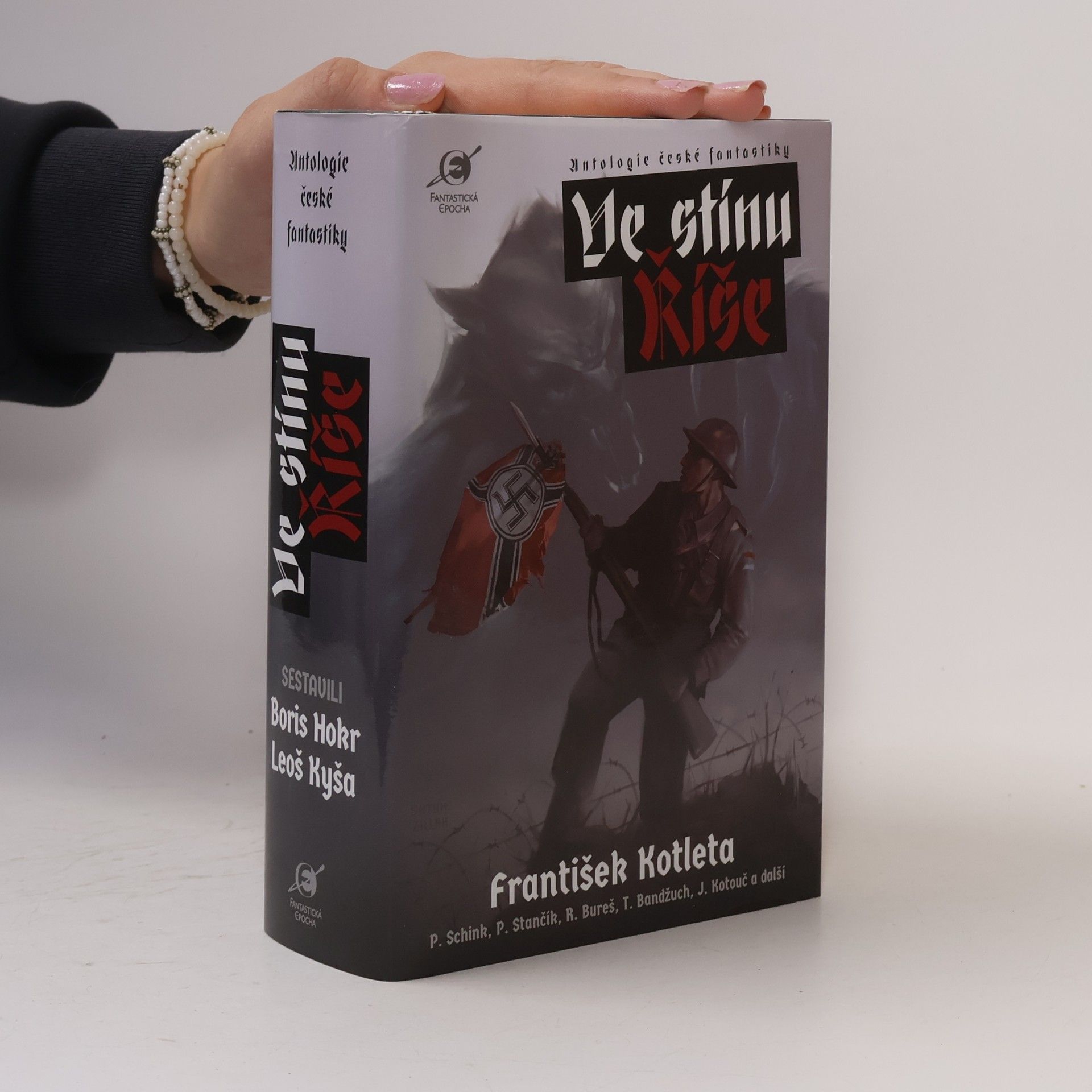 Michal Tesáček Ve stínu Říše: Antologie české fantastiky
