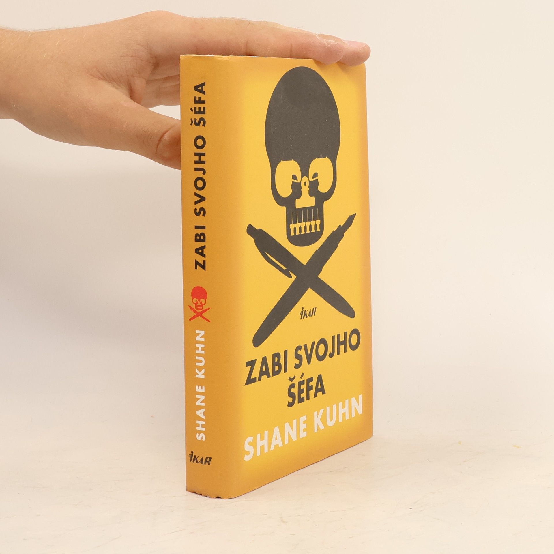 Shane Kuhn Zabi svojho šéfa