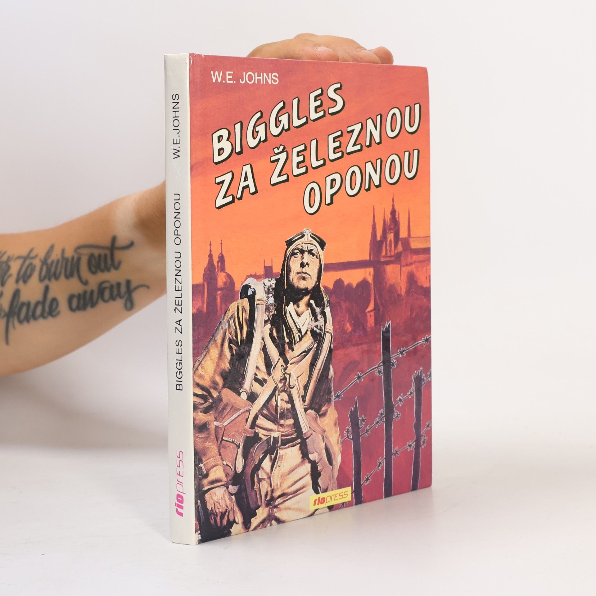 William Earl Johns Biggles za železnou oponou