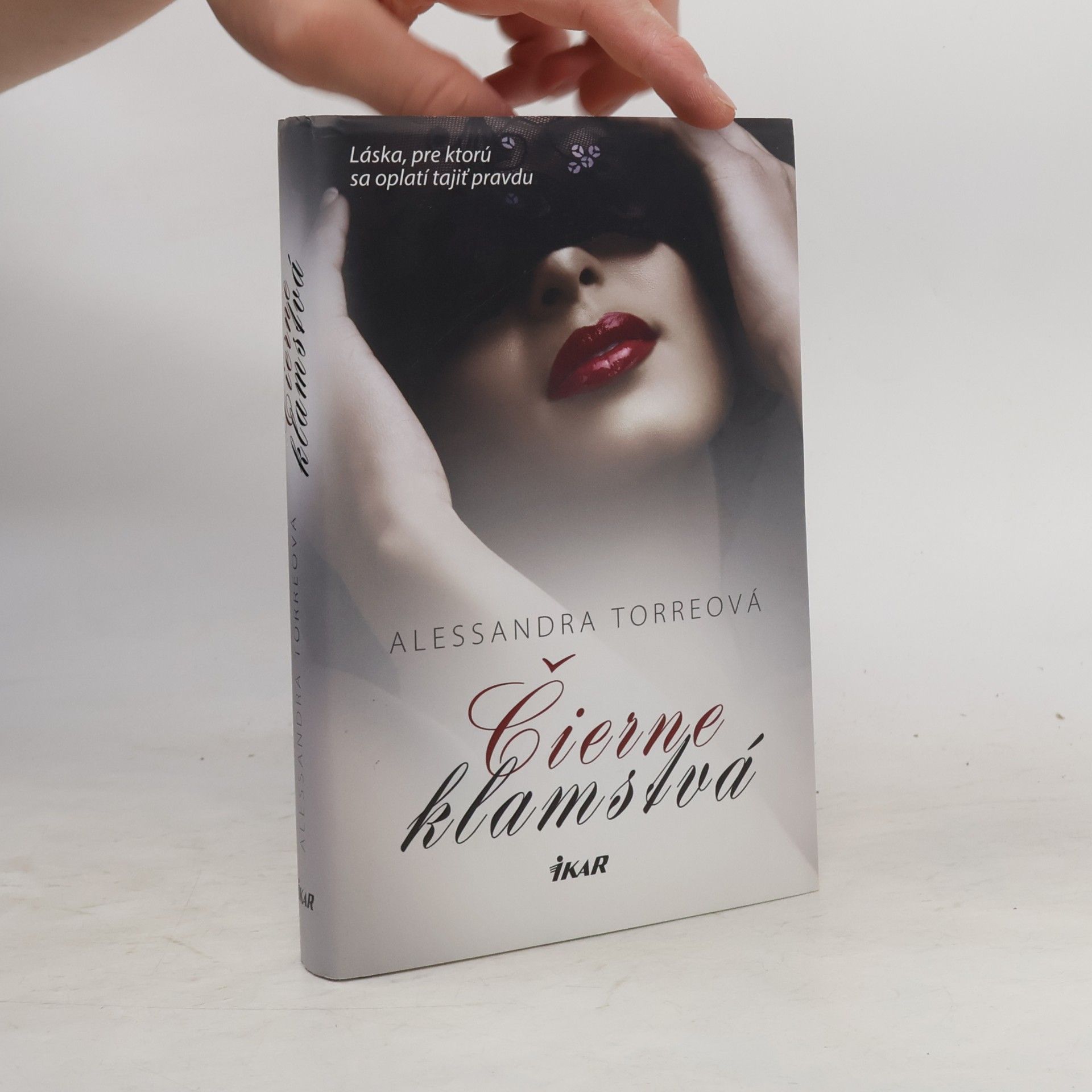 Alessandra Torre Čierne klamstvá