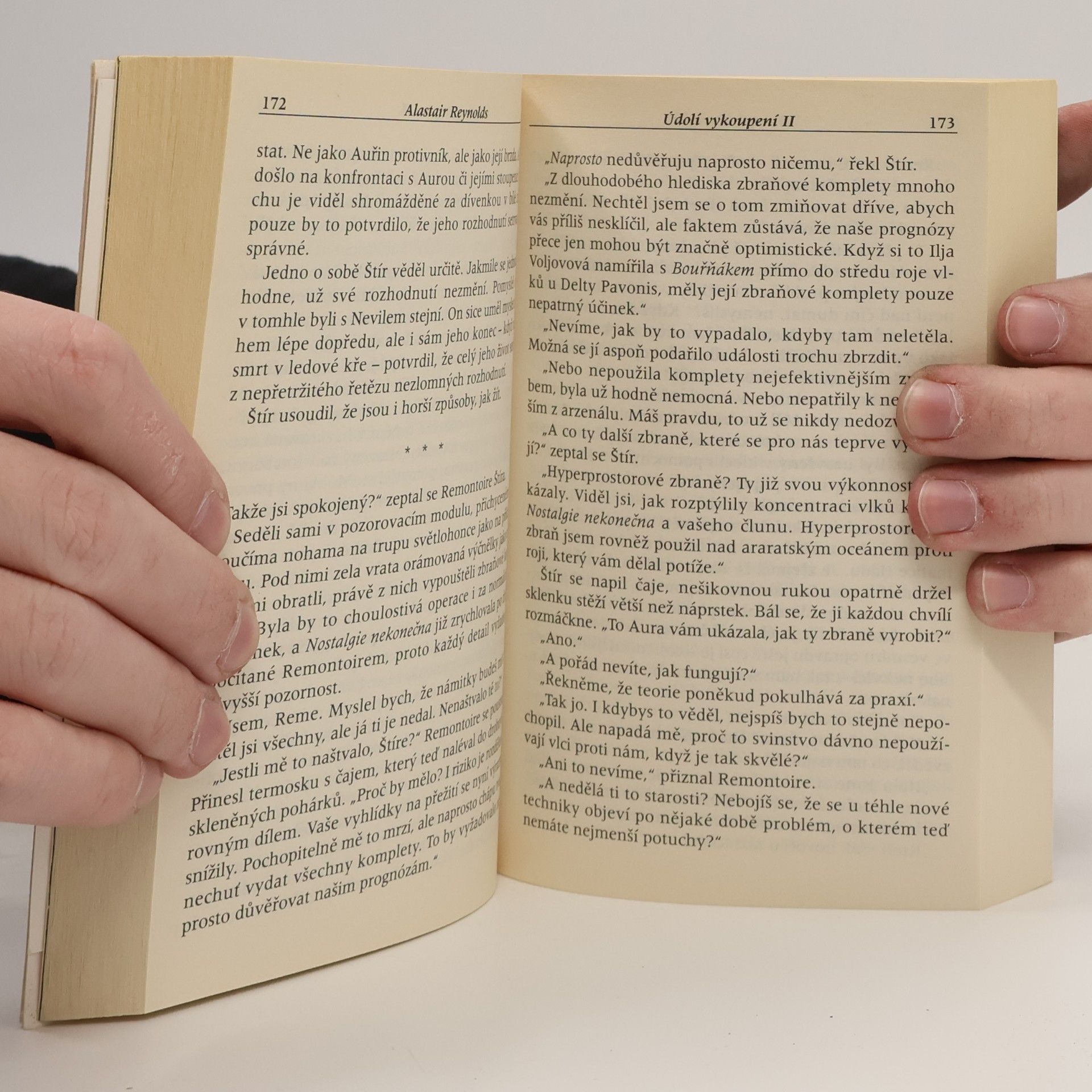 Alastair Reynolds Údolí vykoupení. Kniha druhá