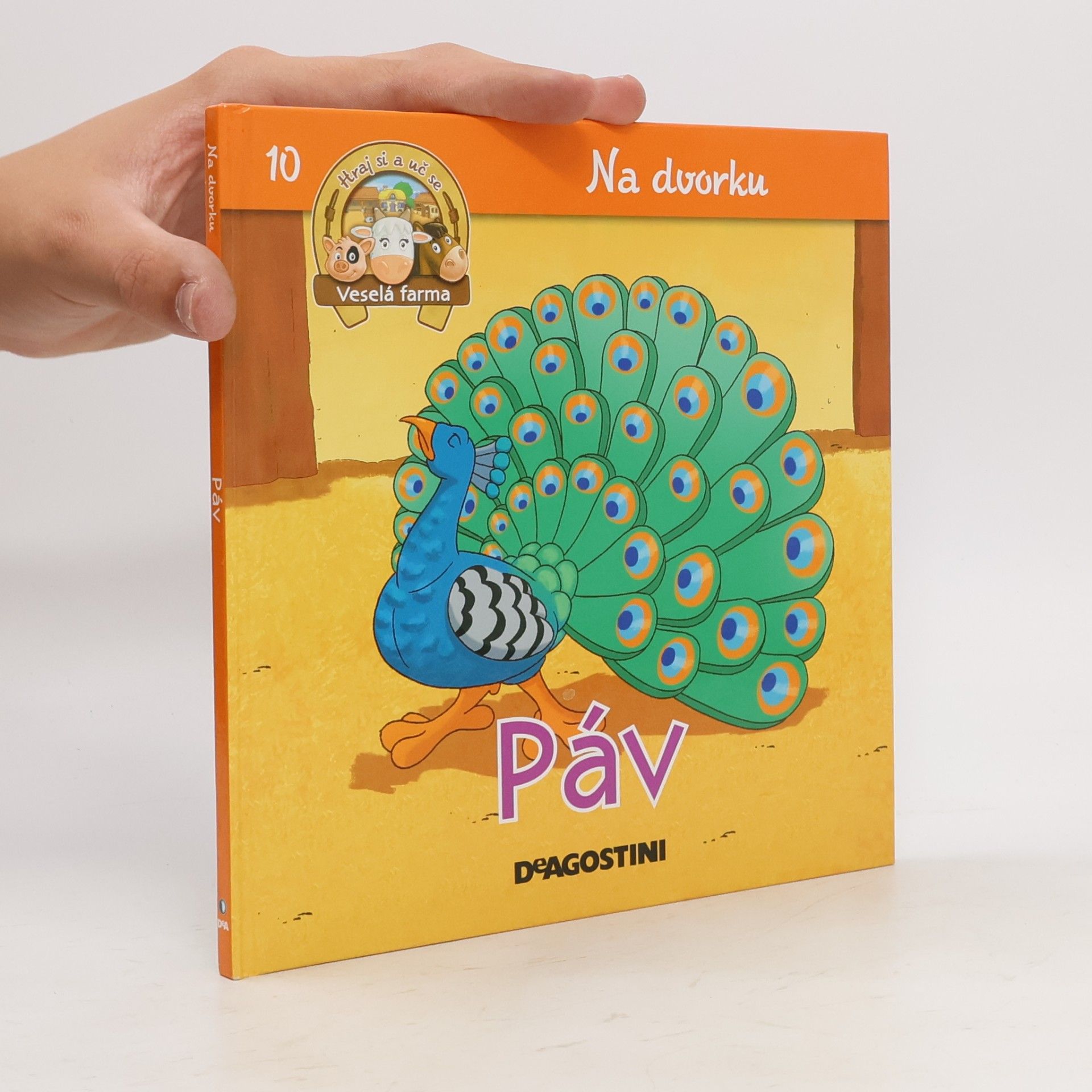 Gilles Laurendon Na dvorku 10. Páv