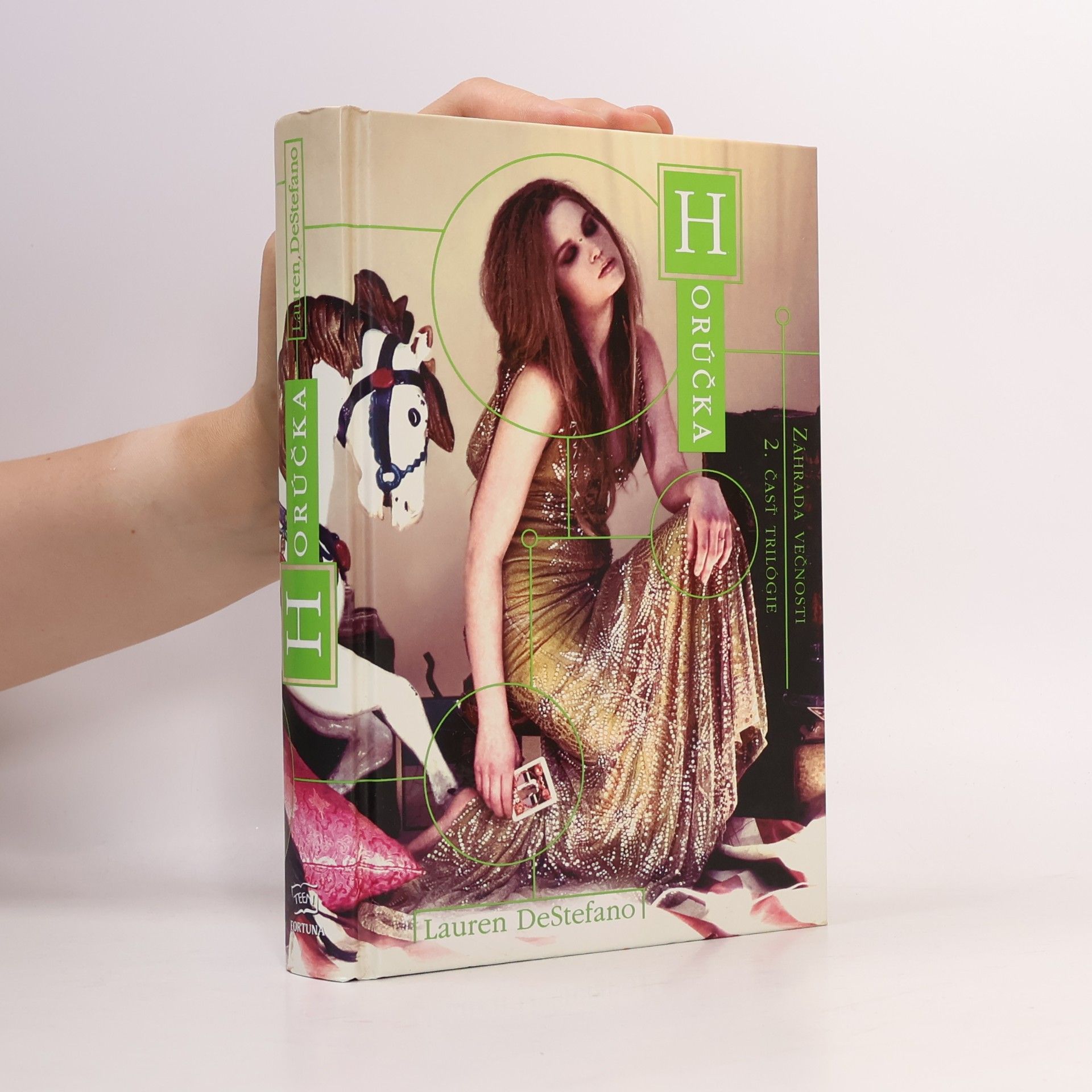 Lauren DeStefano Záhrada večnosti 2. Horúčka