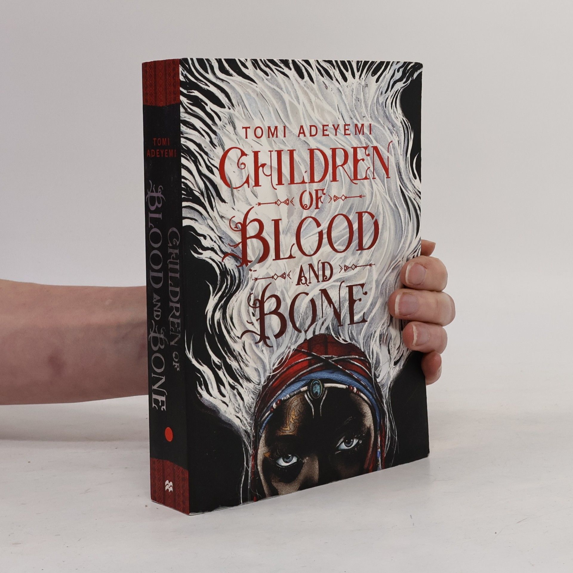 Tomi Adeyemi Children of blood and bone