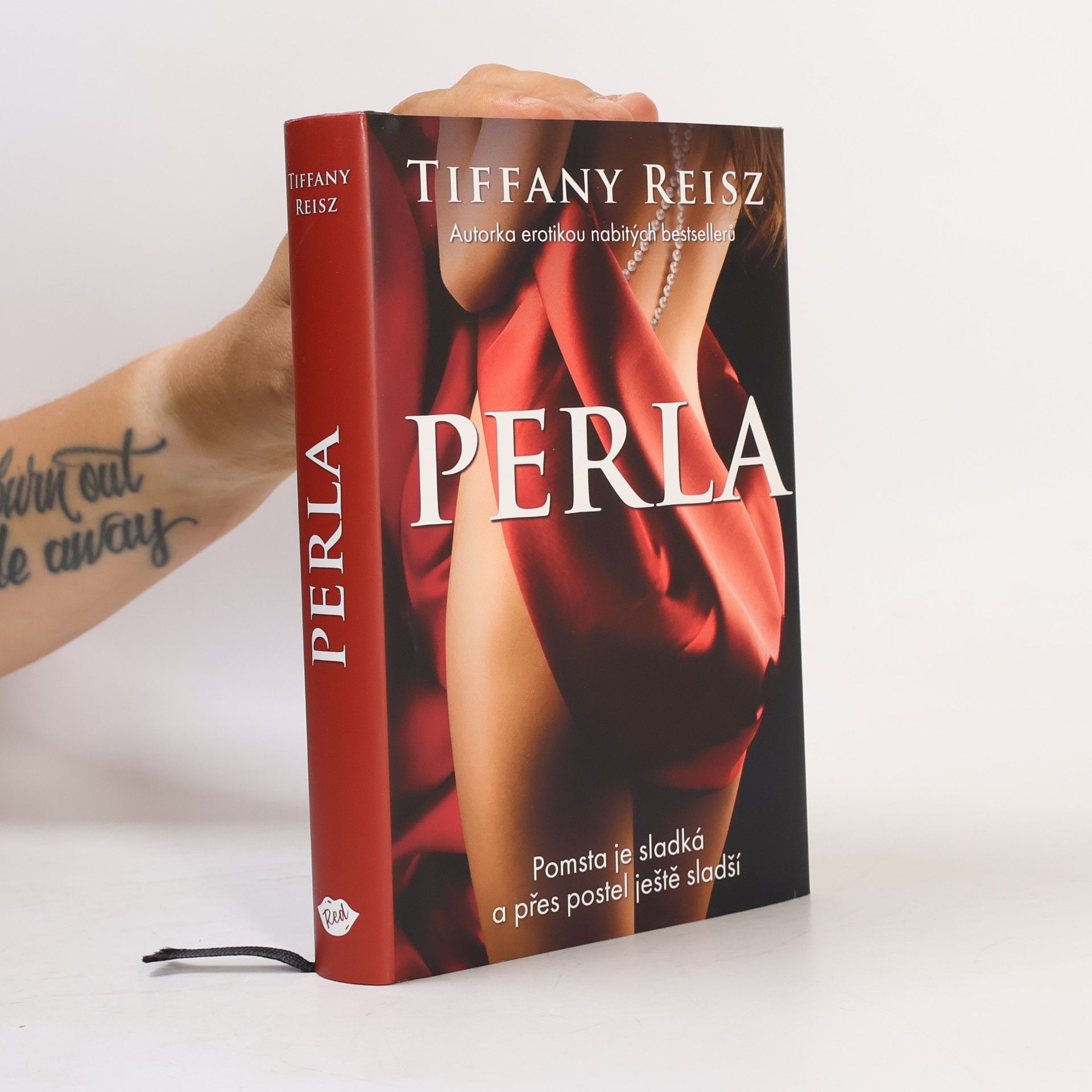 Tiffany Reisz Perla