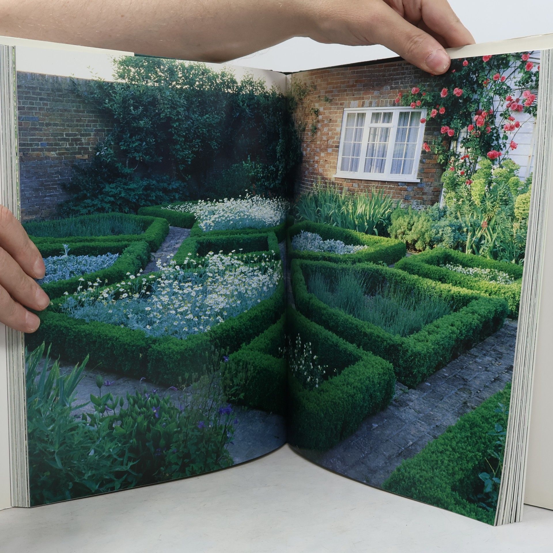 Marina Schinz The Gardens of Russell Page