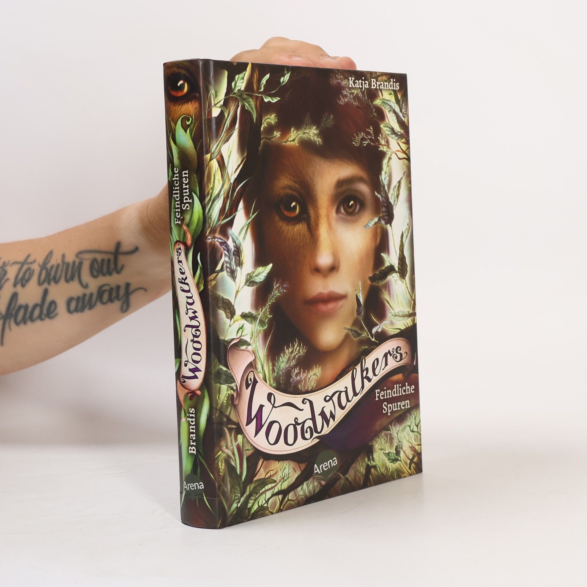 Katja Brandis Woodwalkers. Feindliche Spuren