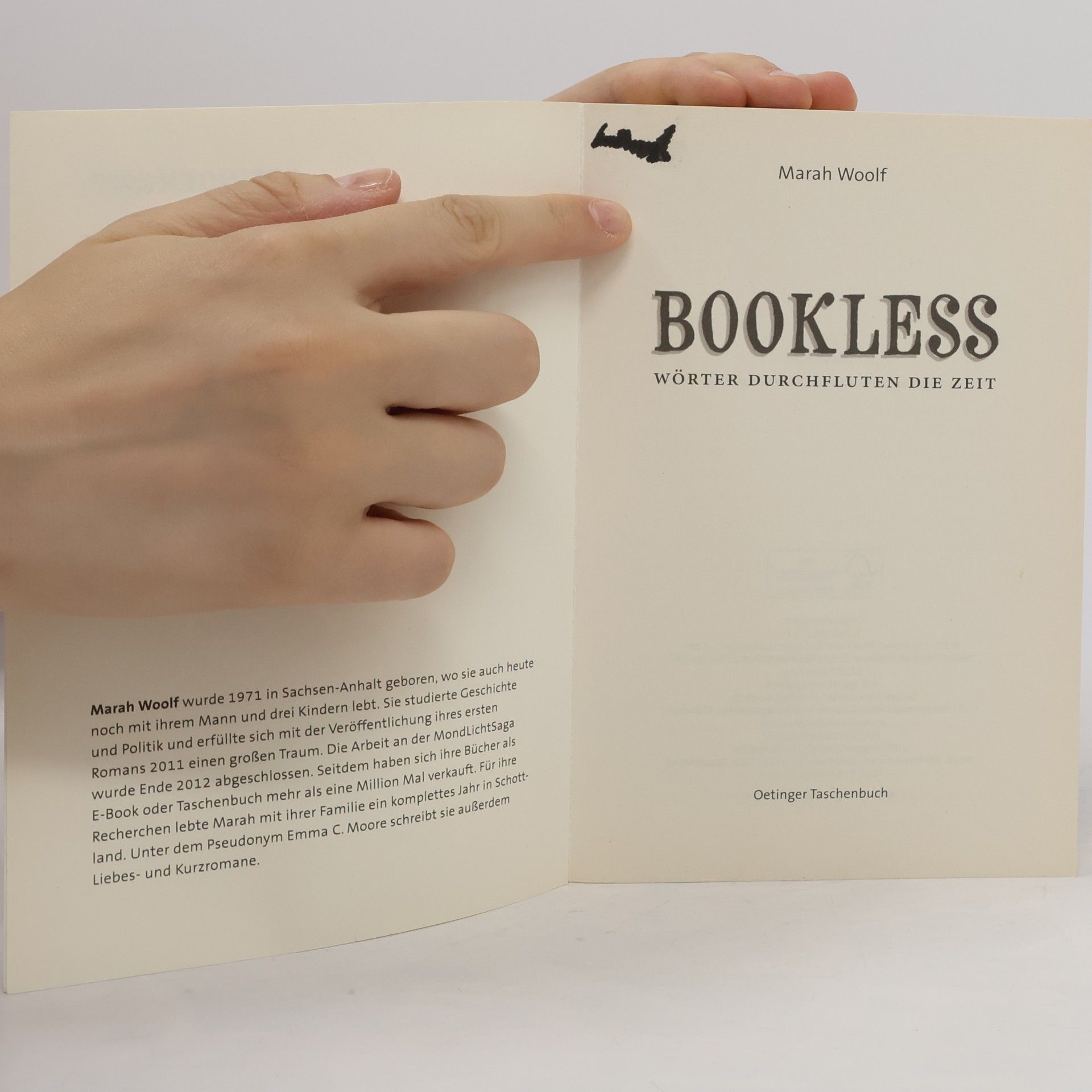 Marah Woolf Bookless - Wörter durchfluten die Zeit
