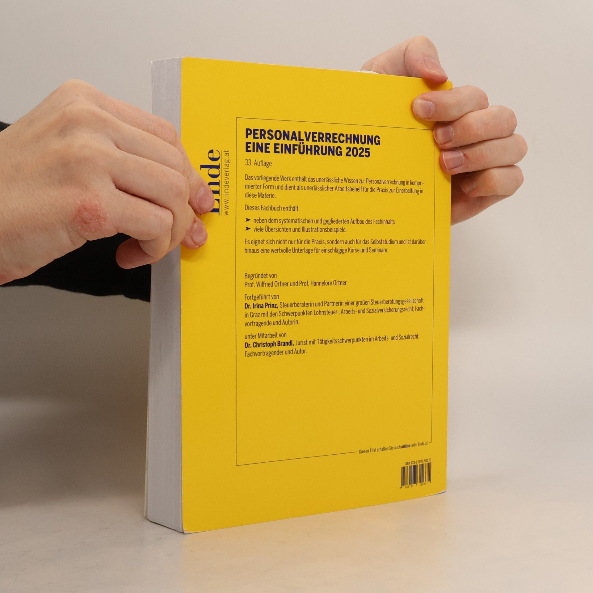 Irina Prinz Personalverrechnung: Eine Einführung 2025: Rechtliche Grundlagen. Erläuterungen. Gelöste Beispiele. 33. Auflage, Stand 1.1.2025