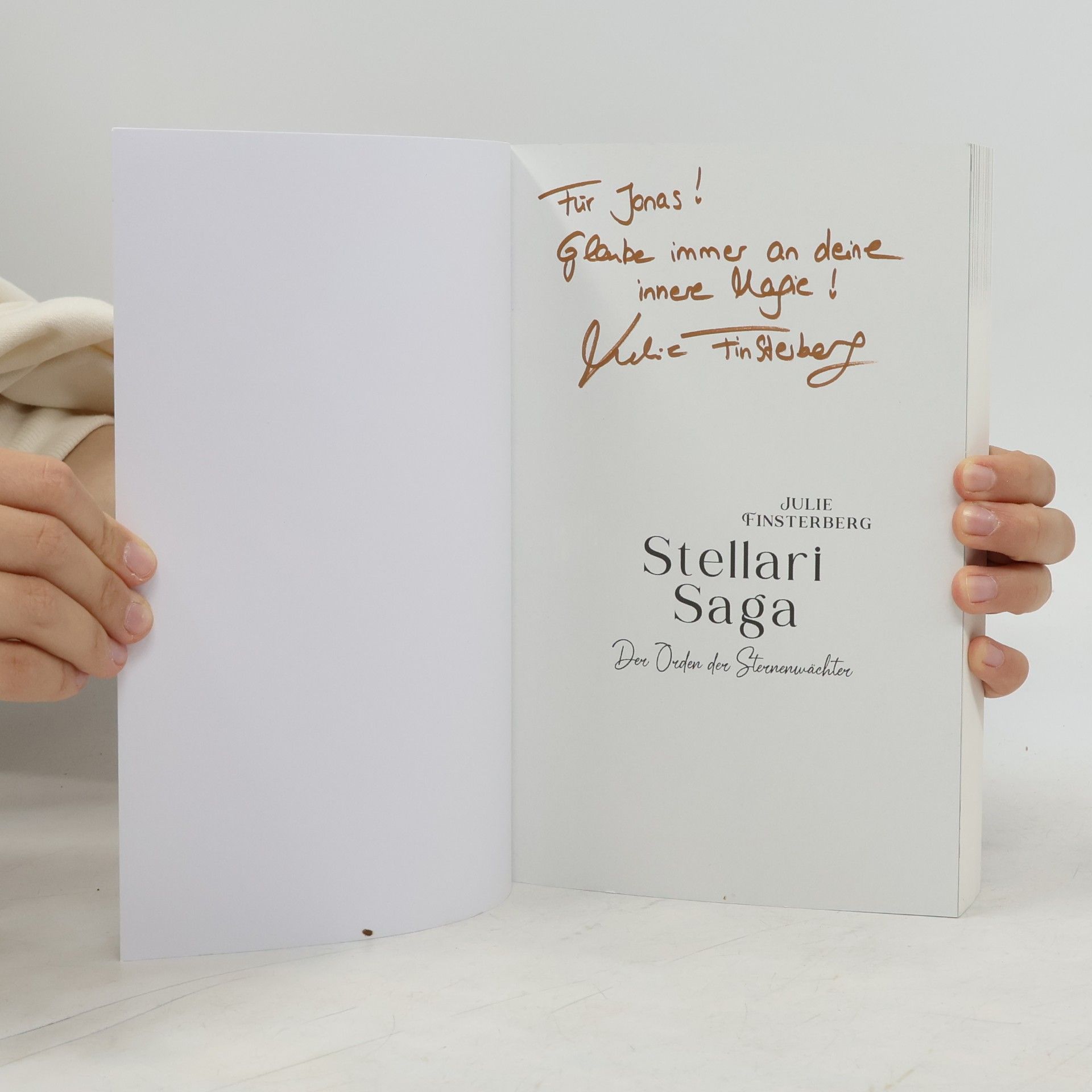Julie Finsterberg Stellari Saga - 1: Der Orden der Sternenwächter