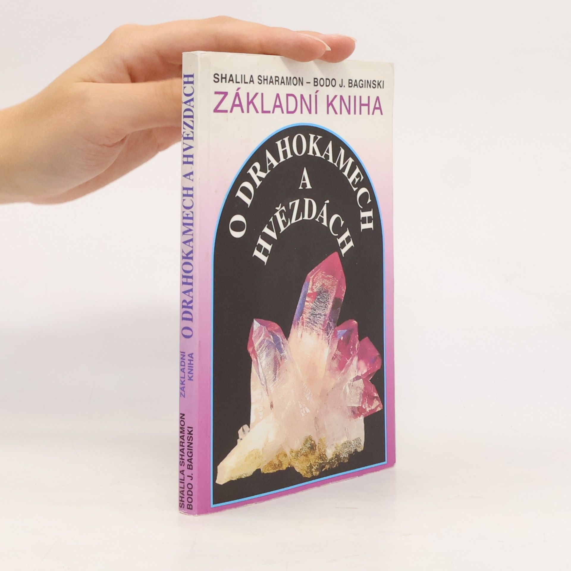 Shalila Sharamon Základní kniha o drahokamech a hvězdách. Tajemné síly drahých kamenů a jejich vztah k dvanácti znamením zvěrokruhu