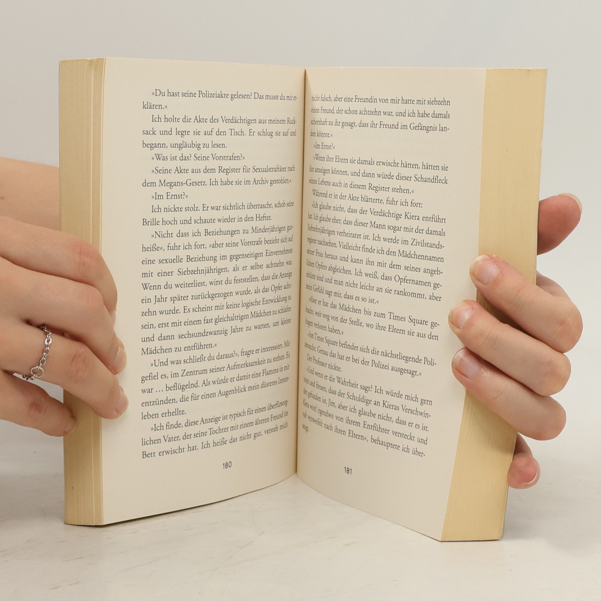 Javier Castillo Das Mädchen im Schnee - Um sie zu retten, musst du sie finden. Thriller - Das Buch zur erfolgreichen Netflix-Serie