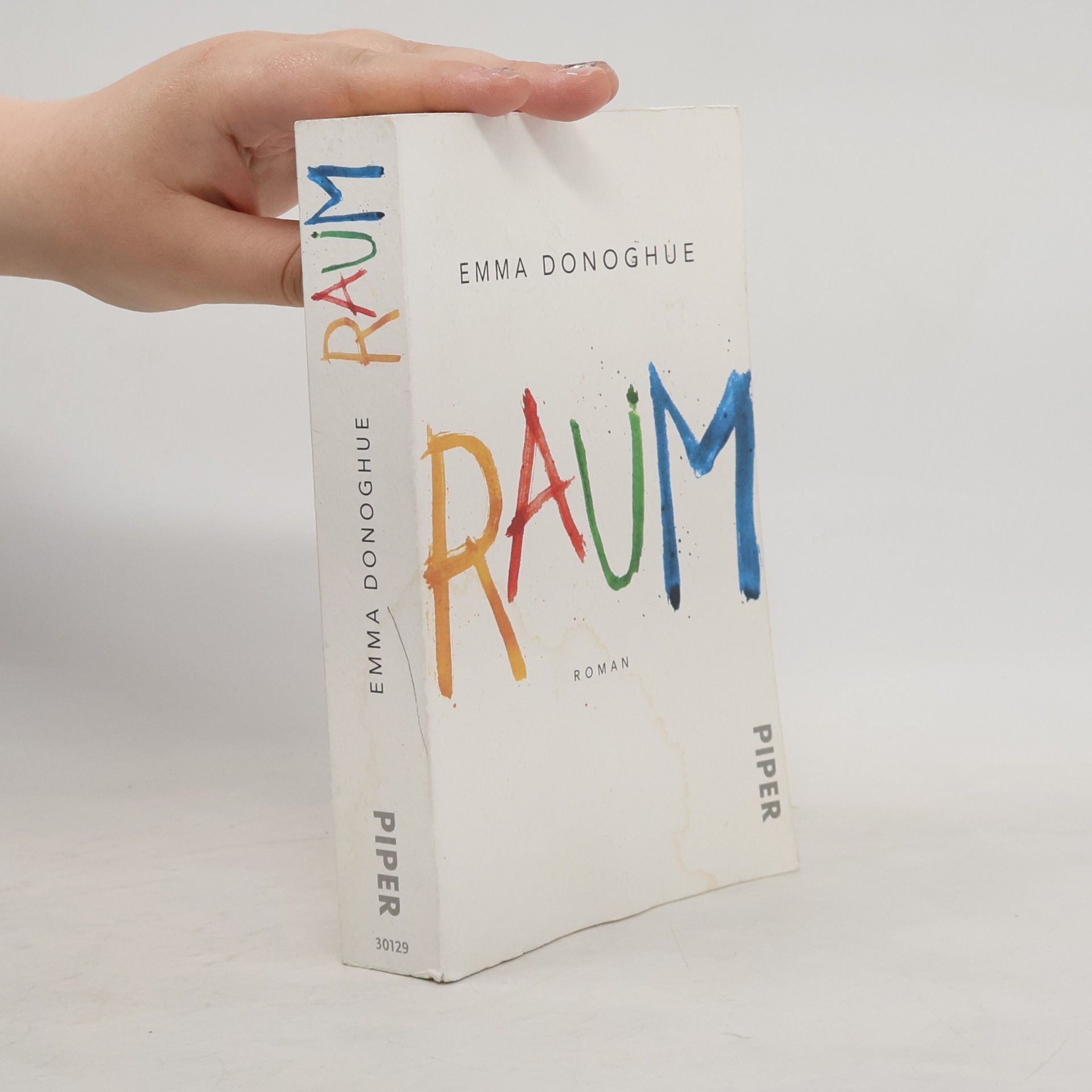 Emma Donoghue Raum
