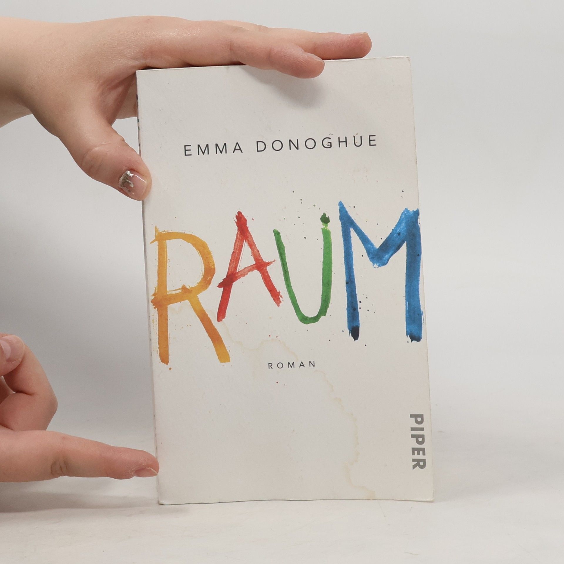 Emma Donoghue Raum