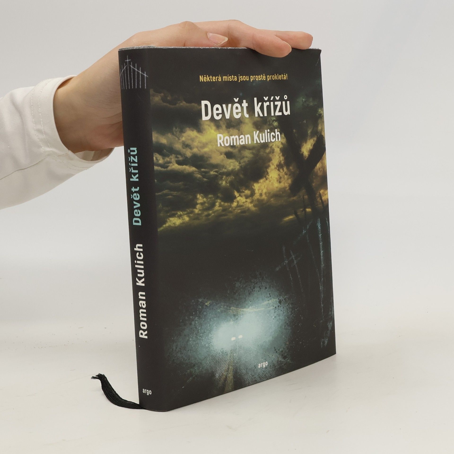 Devět křížů