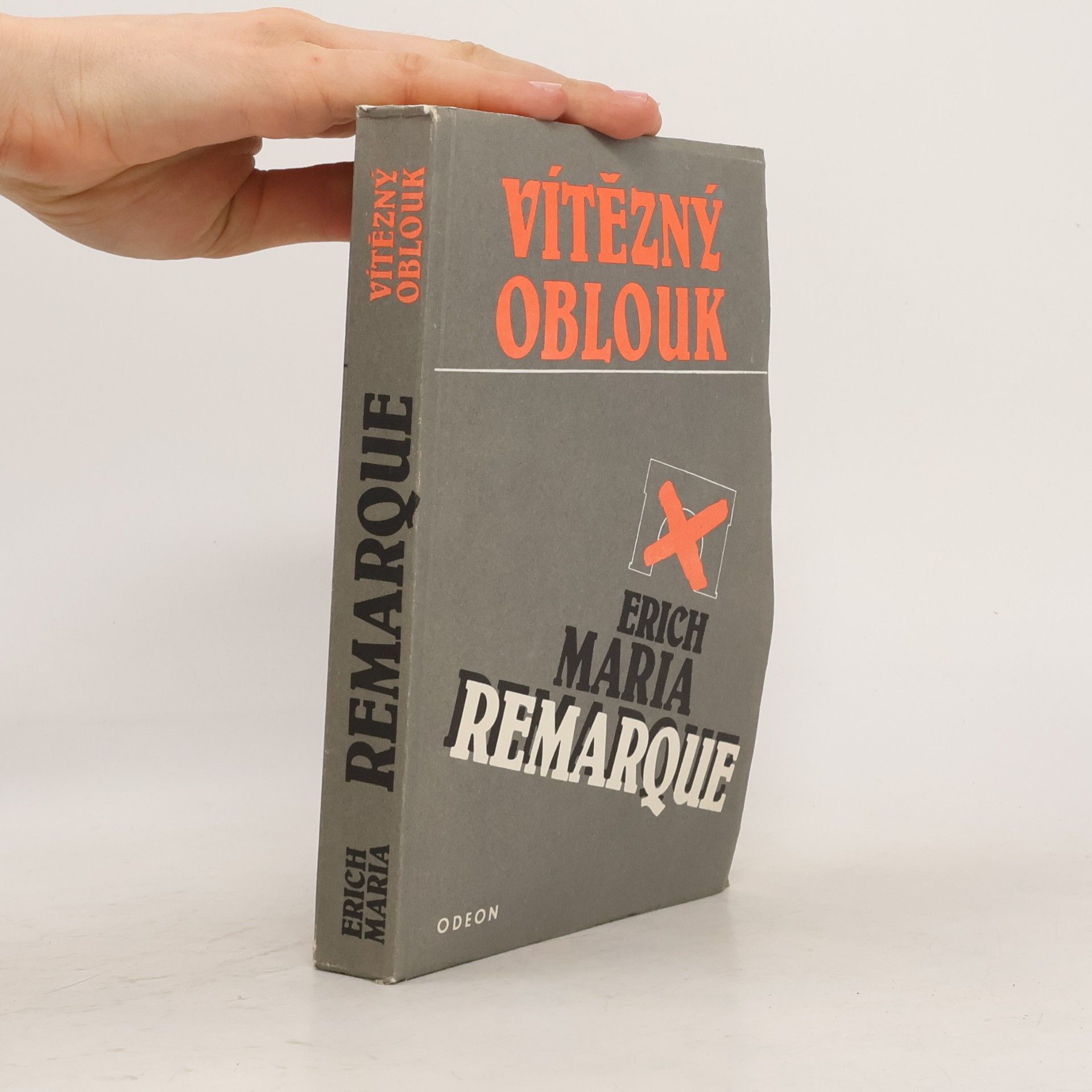 Erich Maria Remarque Vítězný oblouk