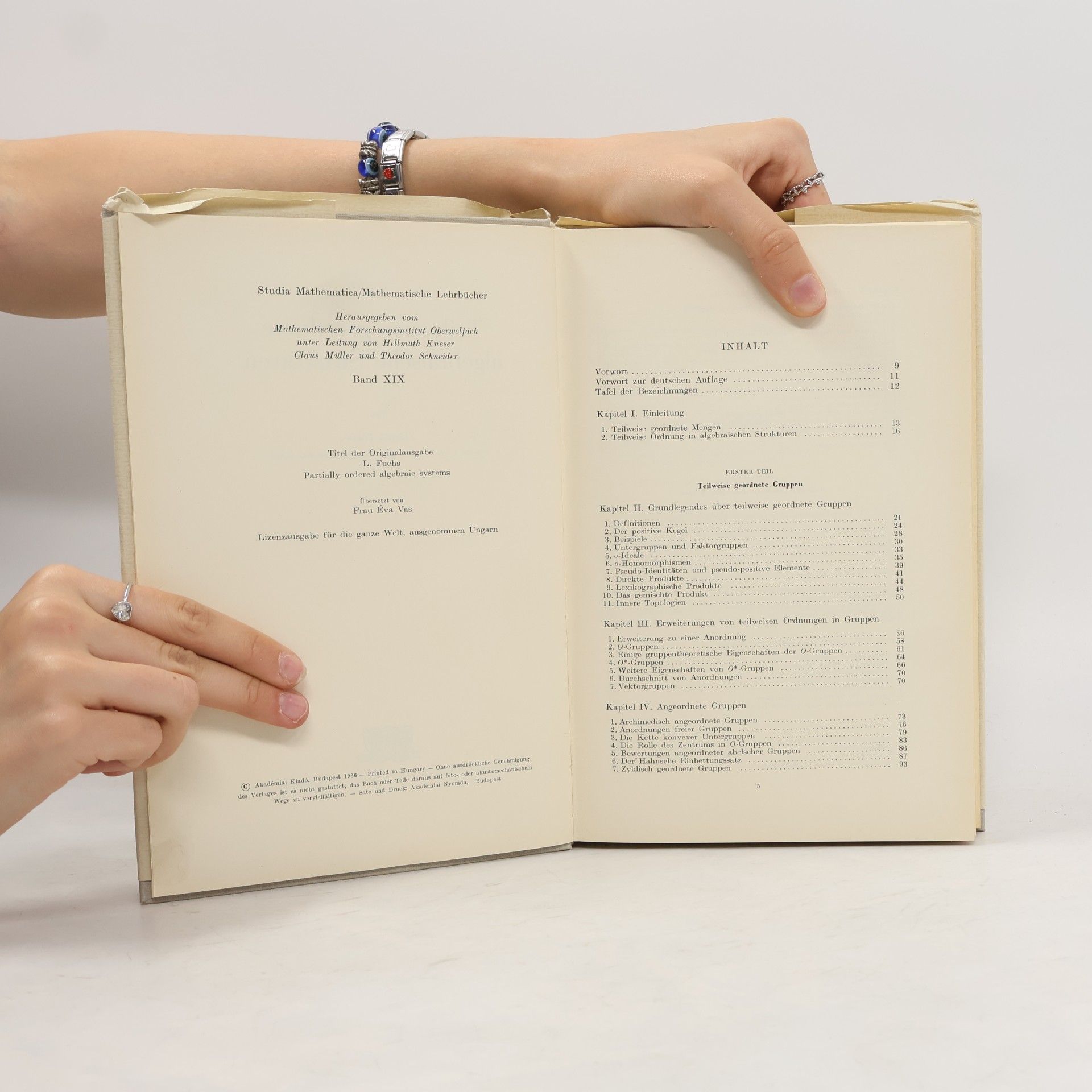 László Fuchs Teilweise geordnete algebraische Strukturen.