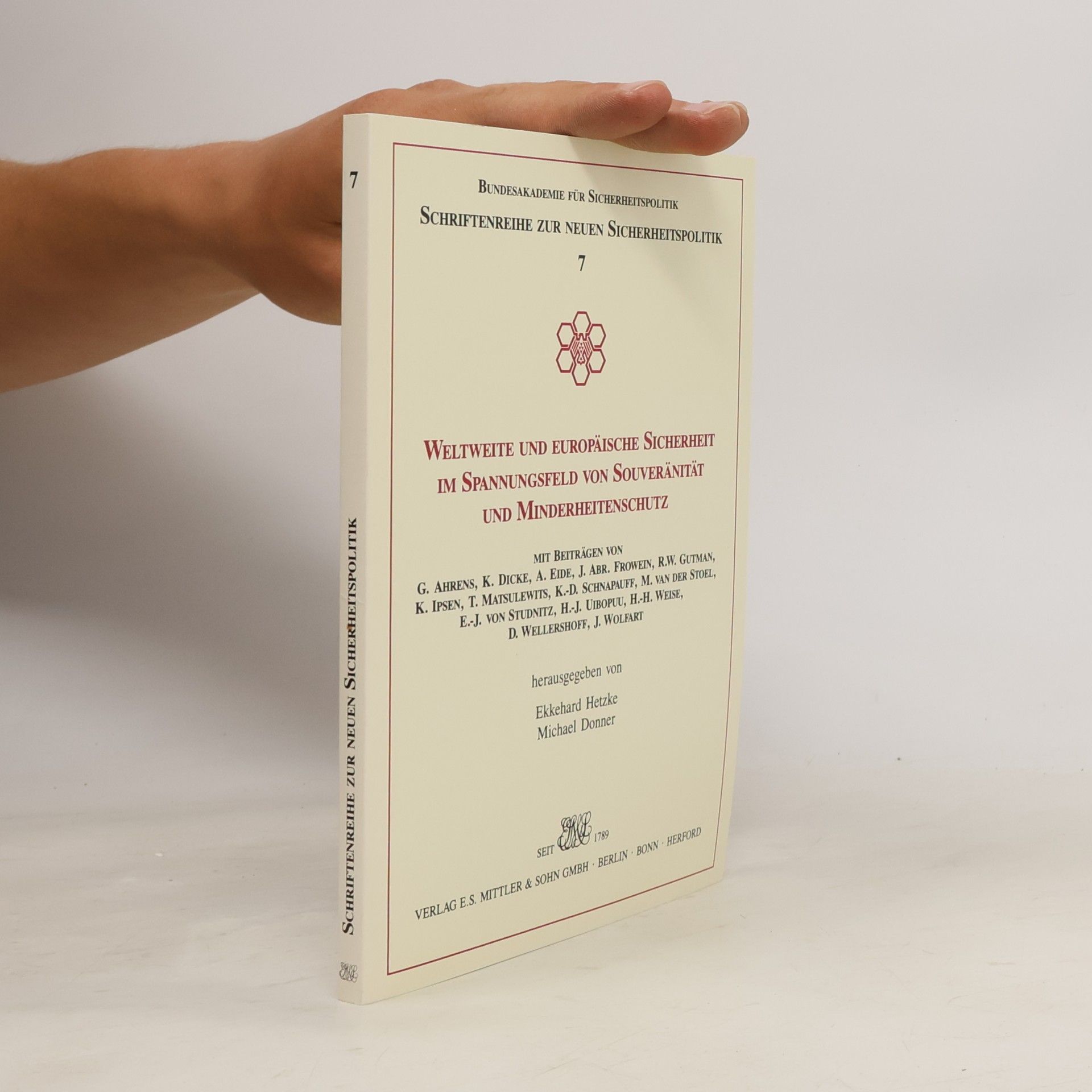 M. Van Der Stoel Schriftenreihe zur Neuen Sicherheitspolitik - 7: Weltweite und europäische Sicherheit im Spannungsfeld von Souveränität und Minderheitenschutz