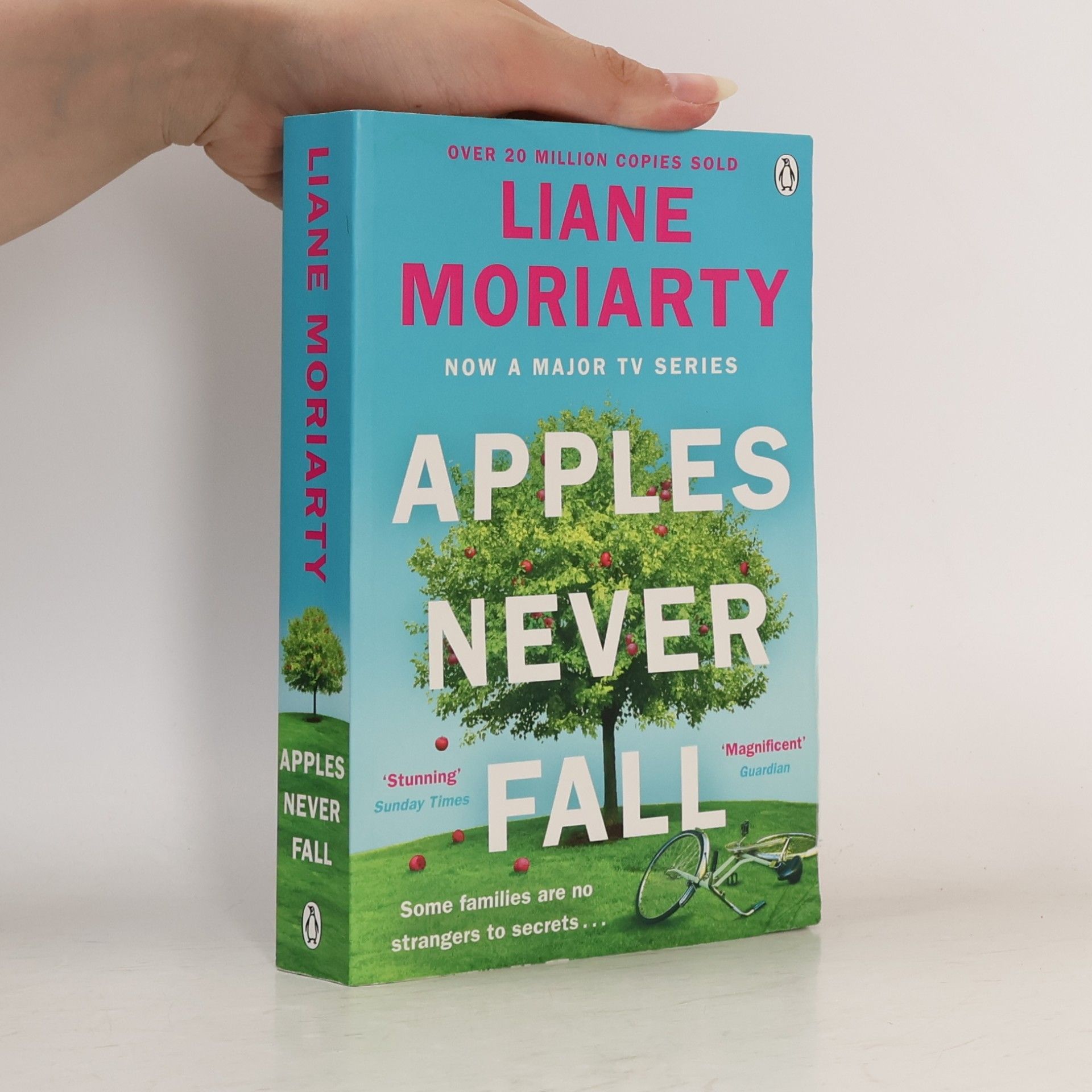 Liane Moriarty Apples never fall