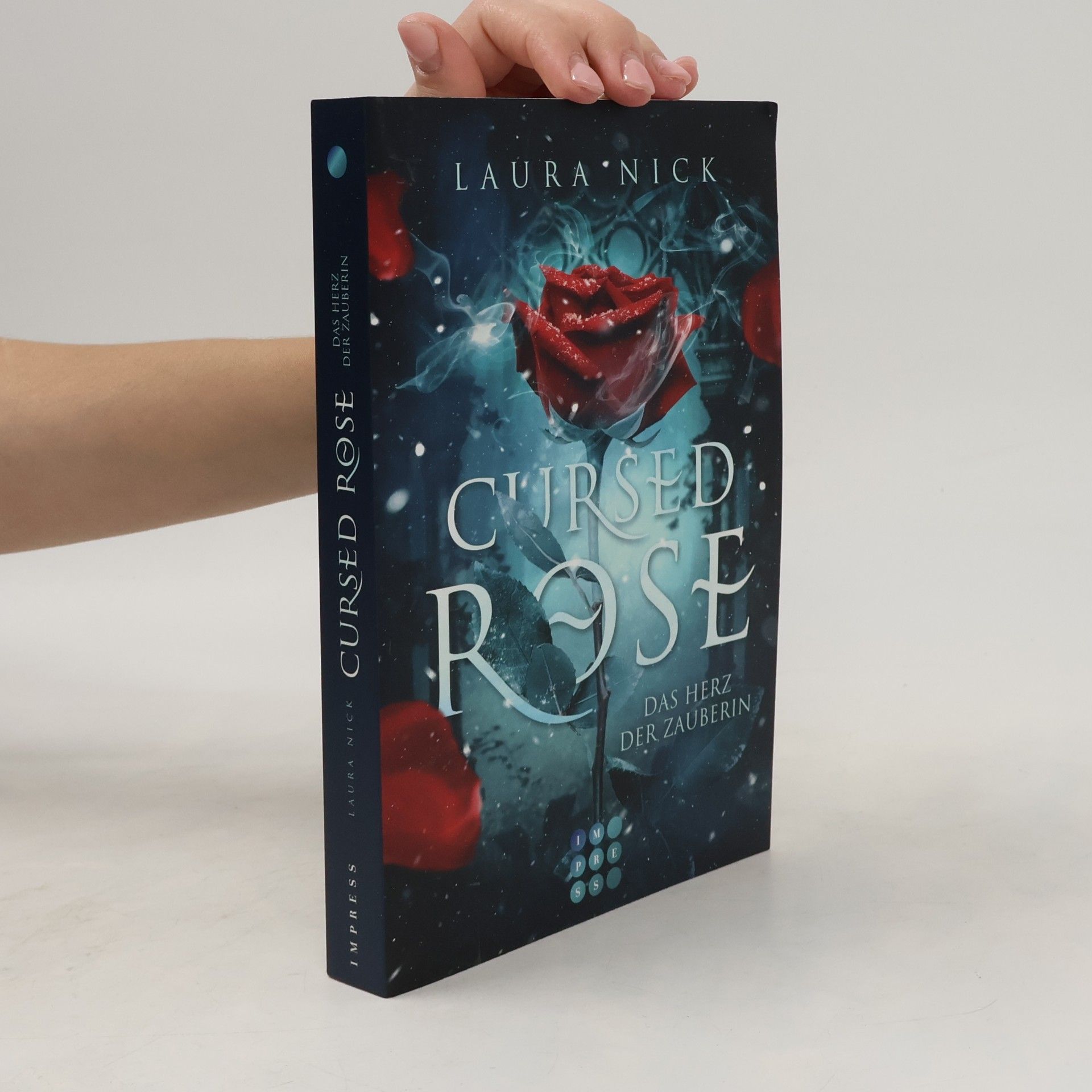 Laura Saunsbury Cursed Rose. Das Herz der Zauberin
