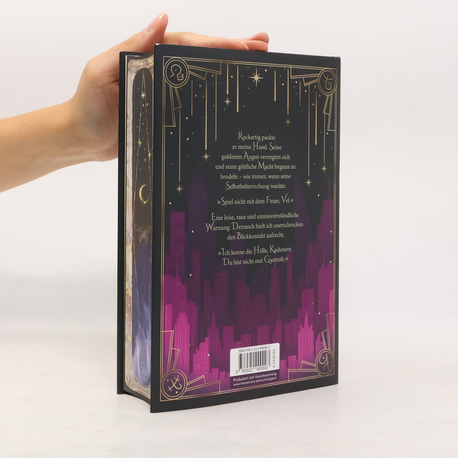 Julia Dippel Velvet-Dilogie - 1: Velvet Falls, But The Gods Forgot To Die