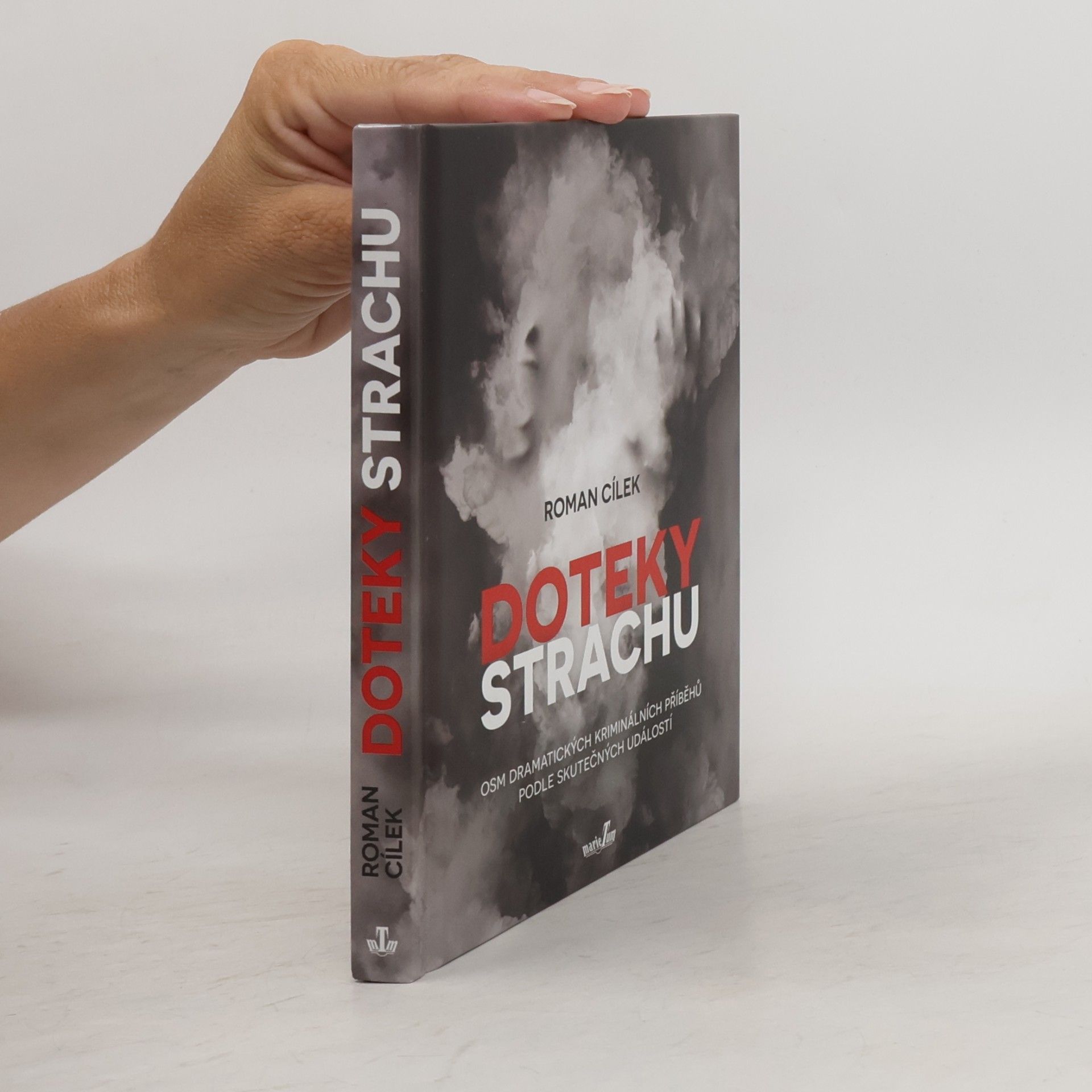 Roman Cílek Doteky strachu. Osm dramatických kriminálních příběhů podle skutečných událostí