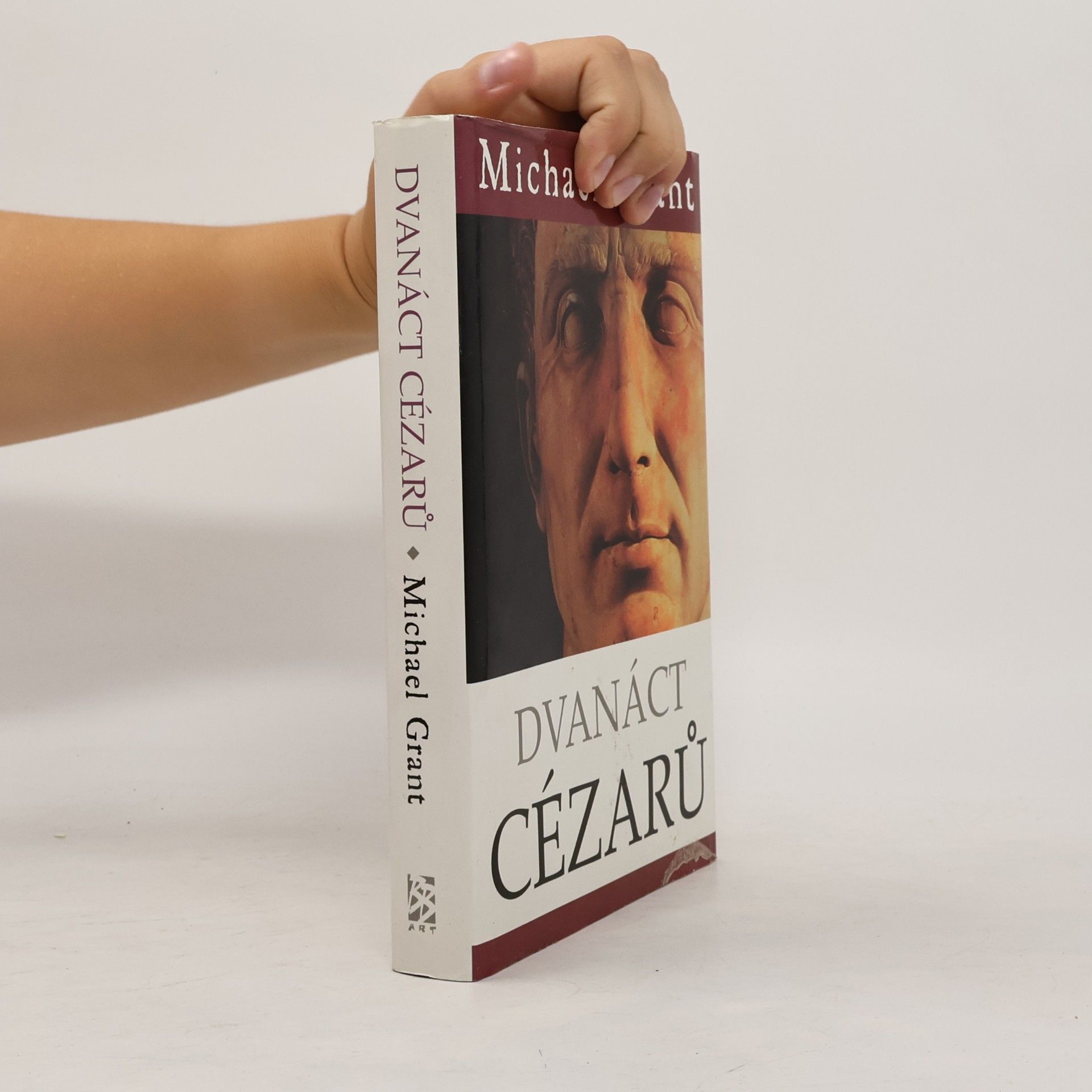Michael Grant Dvanáct Cézarů