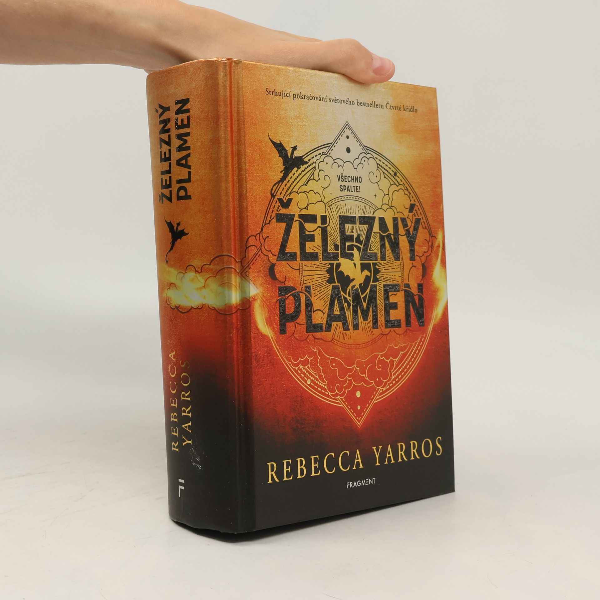 Rebecca Yarros Železný plamen