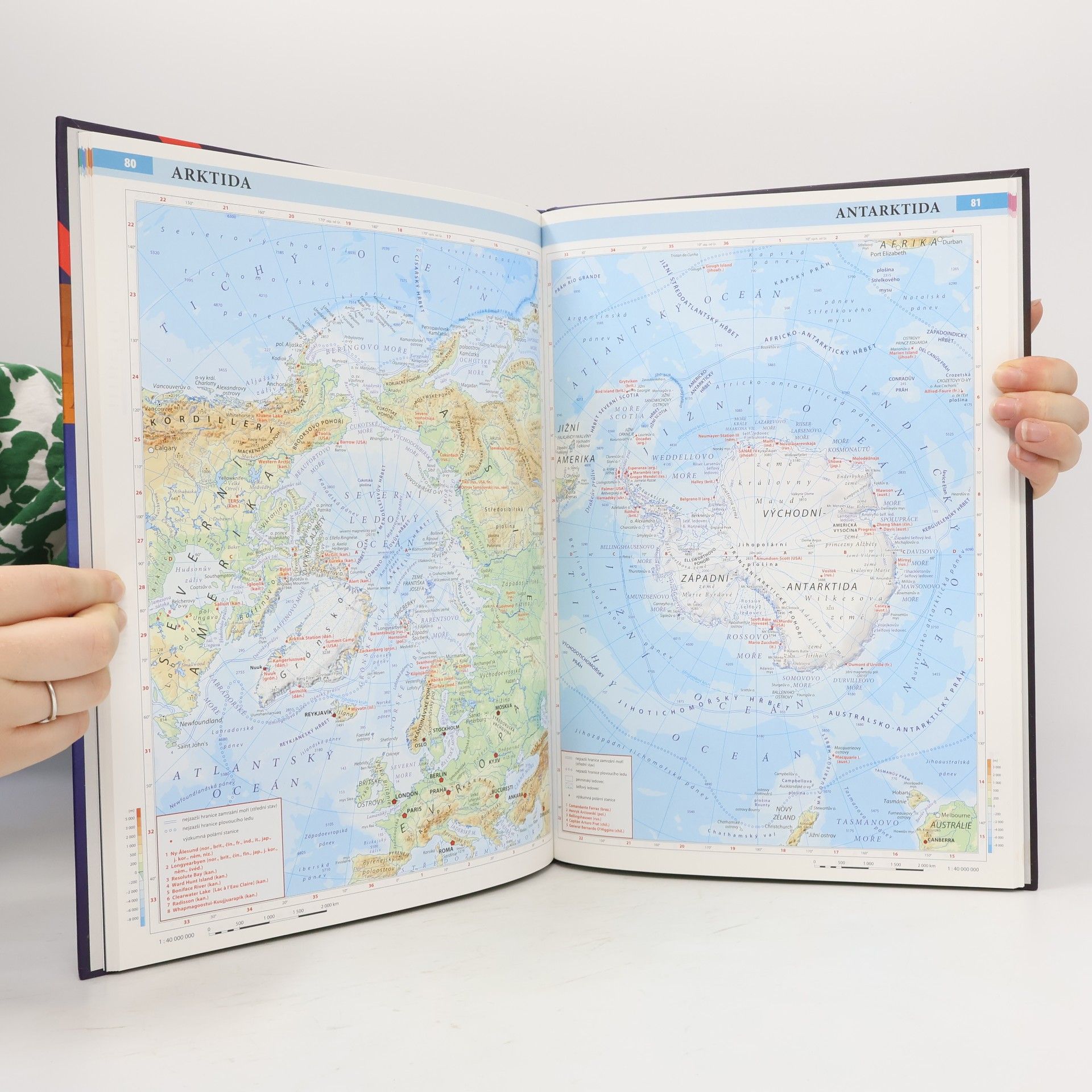 Autorenkollektiv Praktický atlas světa