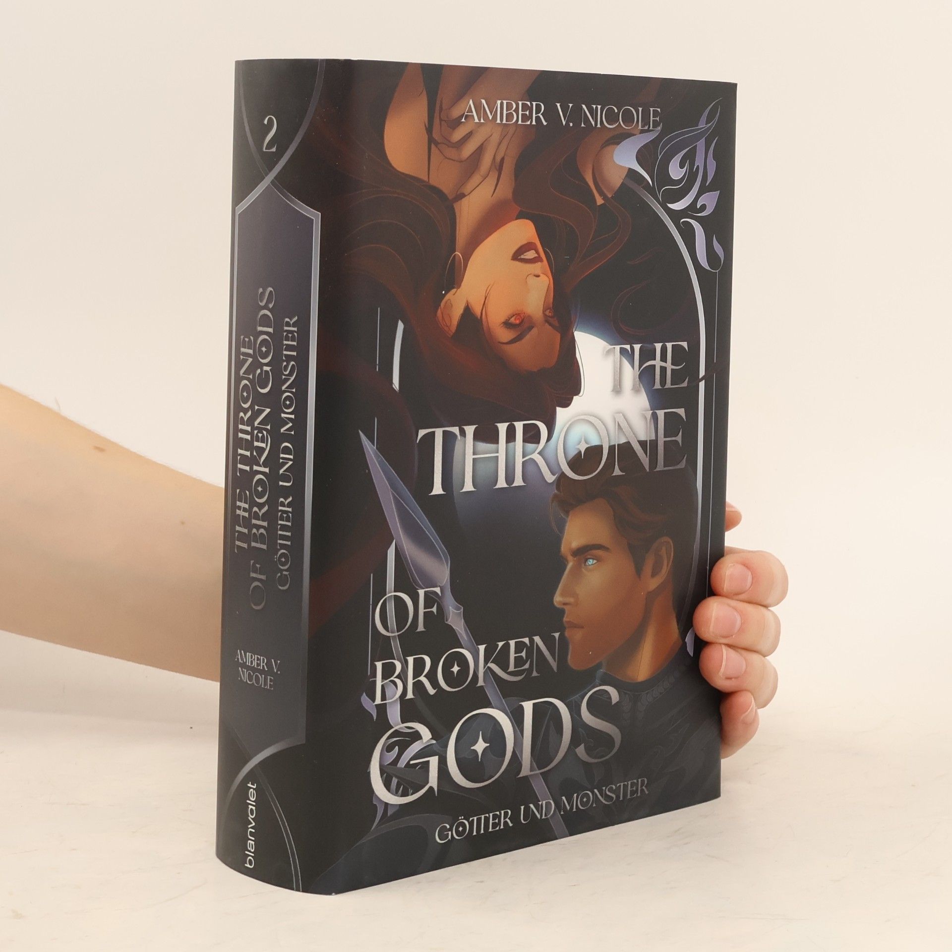 Amber V. Nicole The Throne of Broken Gods 2