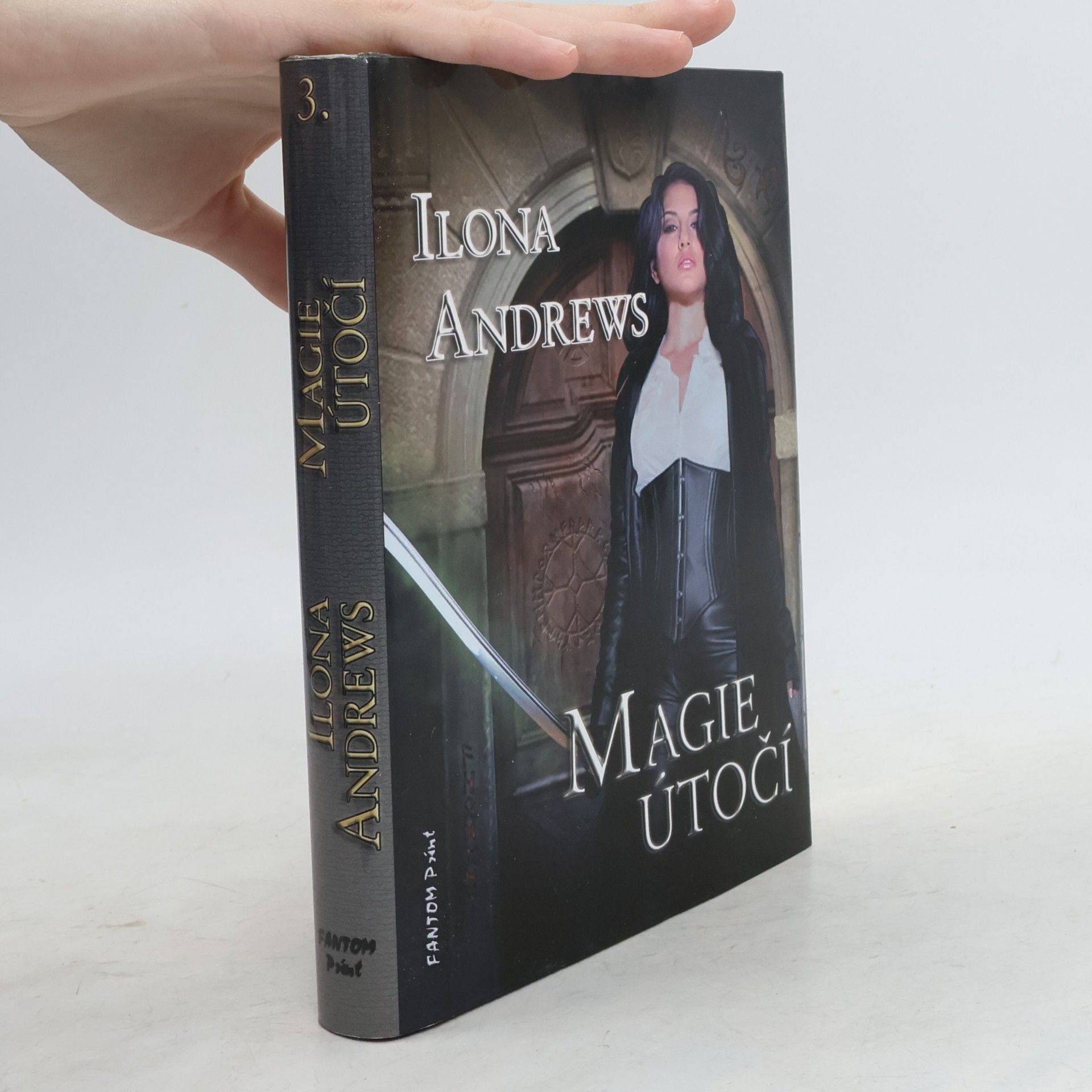 Ilona Andrews Magie útočí